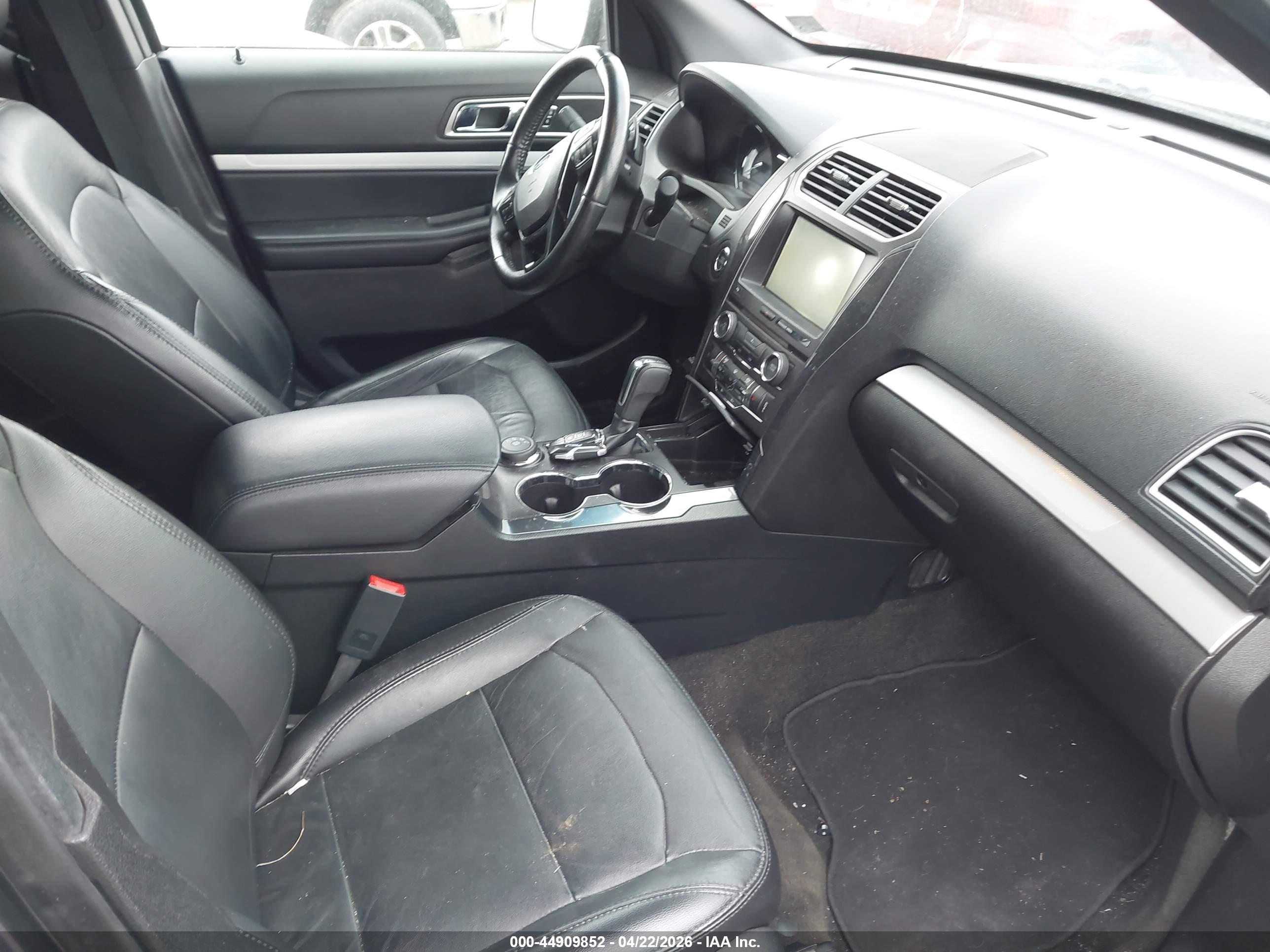 FORD EXPLORER image 5