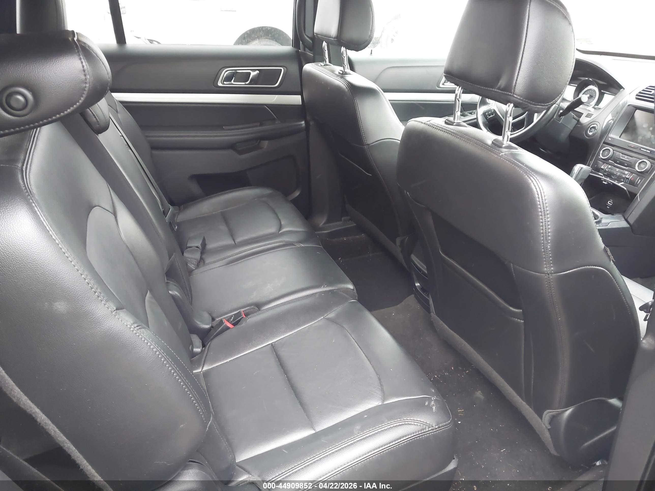 FORD EXPLORER image 8