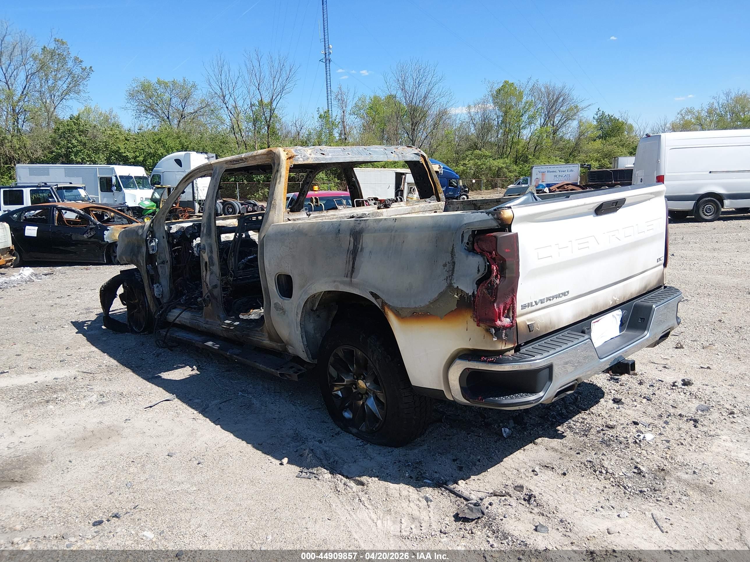 CHEVROLET SILVERADO image 3