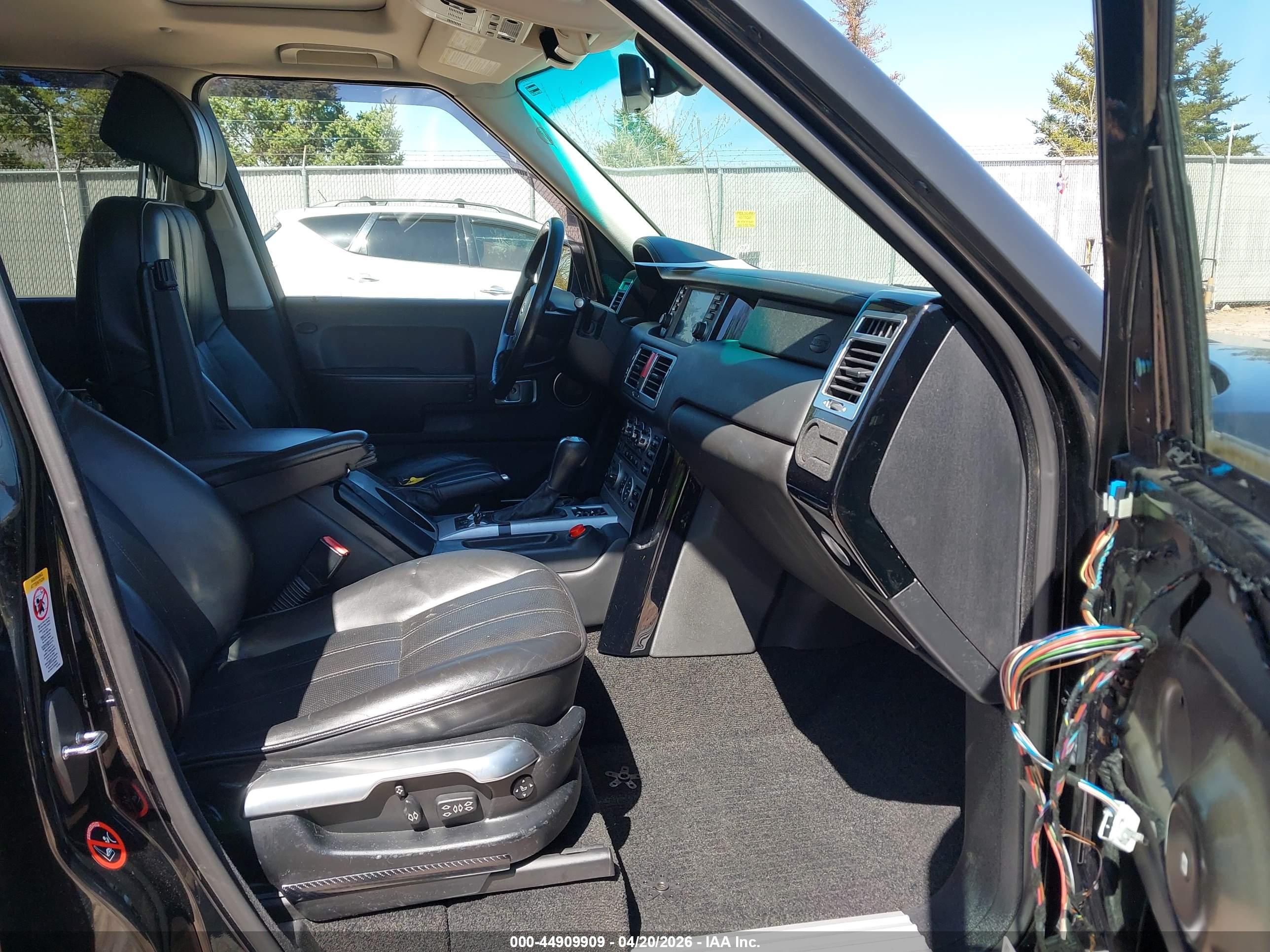 LAND ROVER image 5