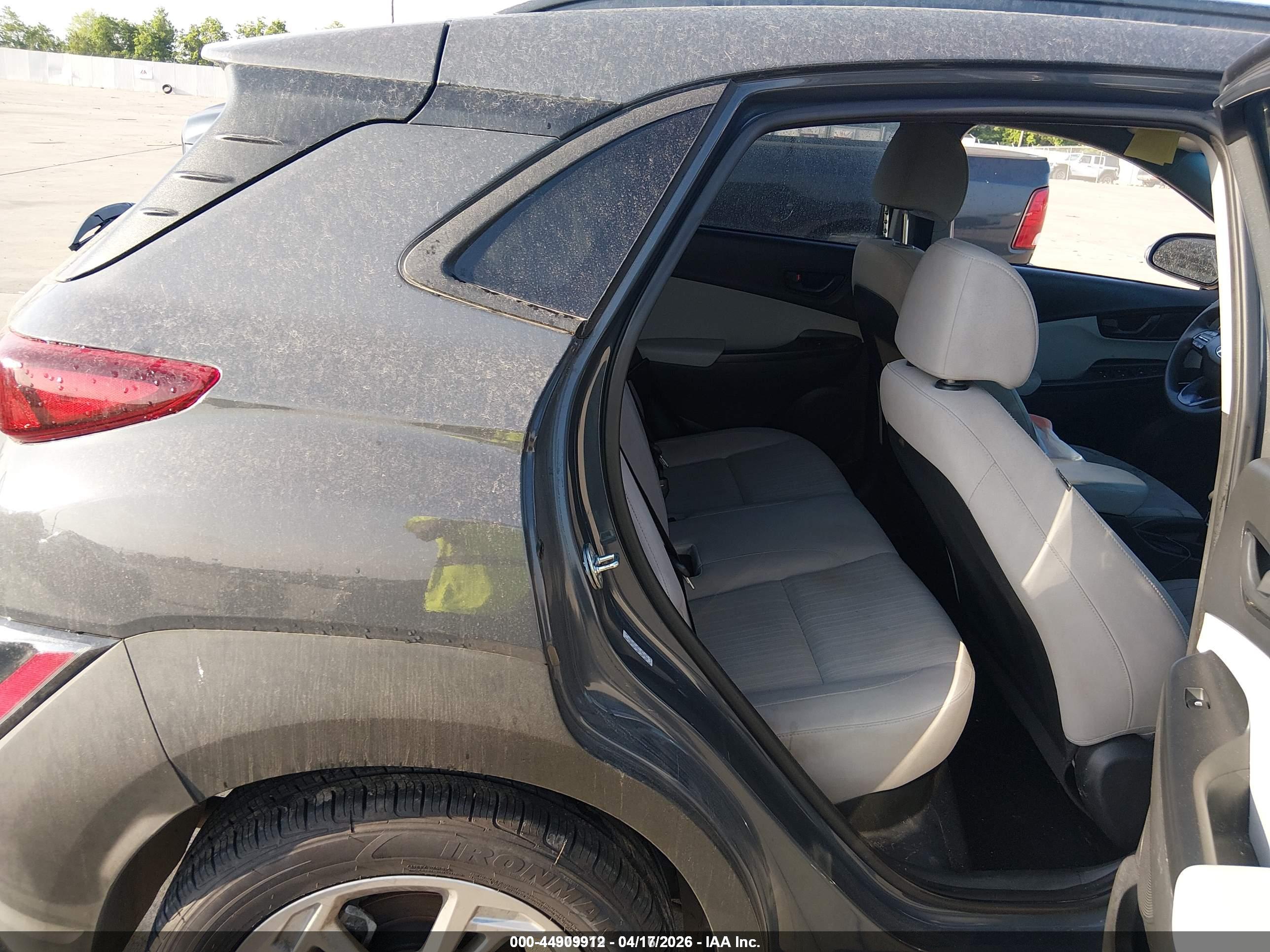 HYUNDAI KONA image 8