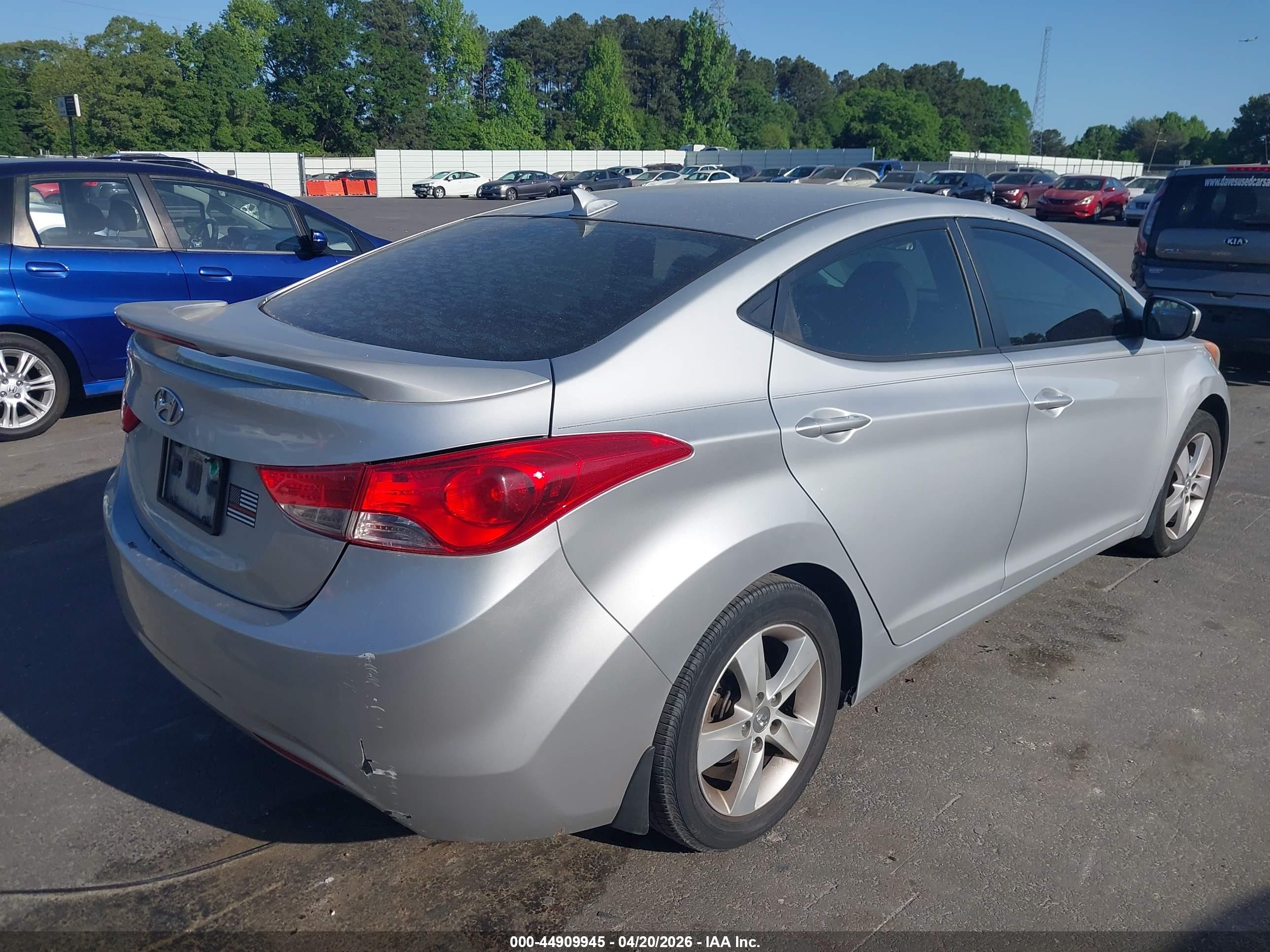 HYUNDAI ELANTRA image 4