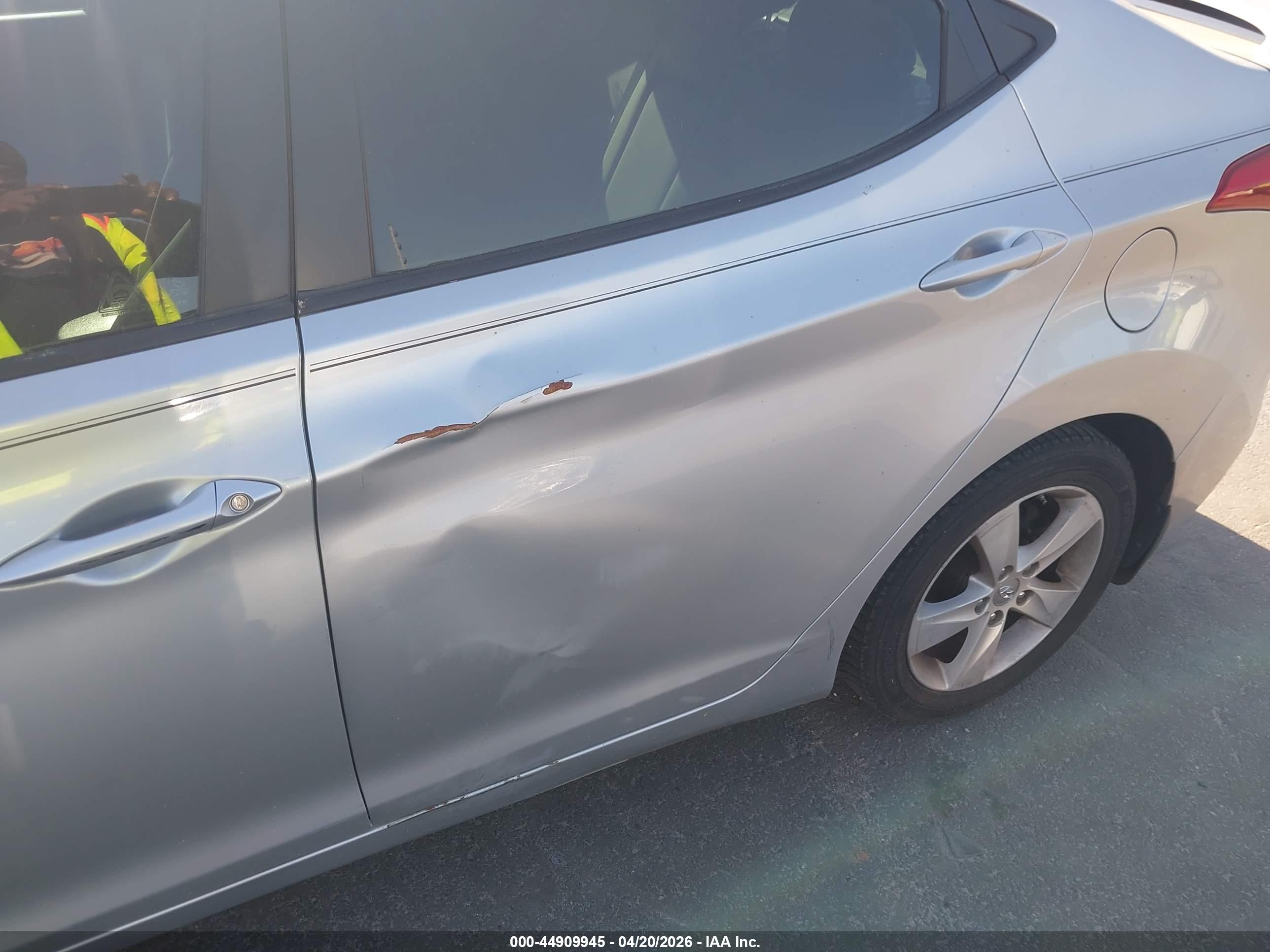 HYUNDAI ELANTRA image 6