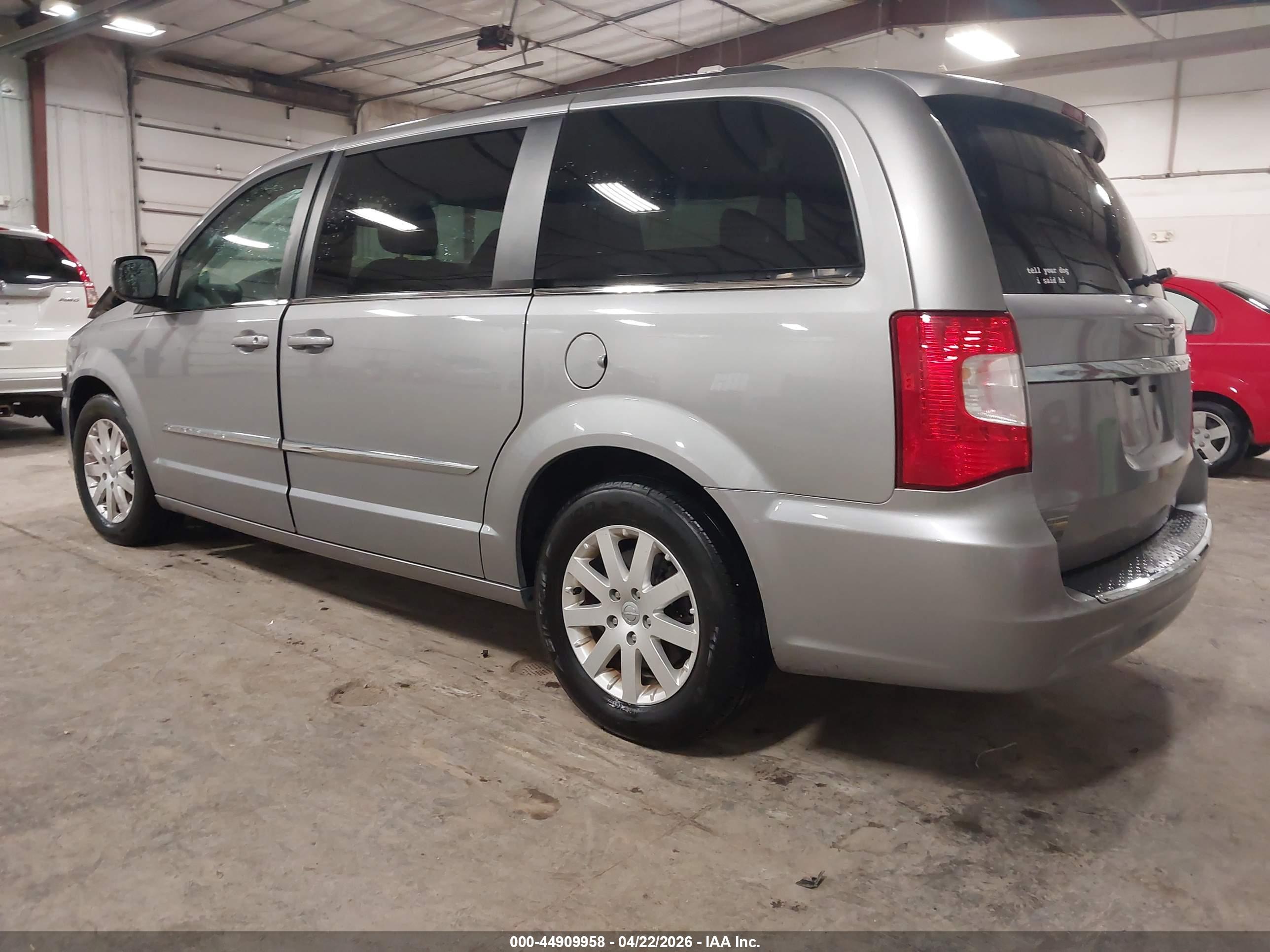 CHRYSLER TOWN image 3