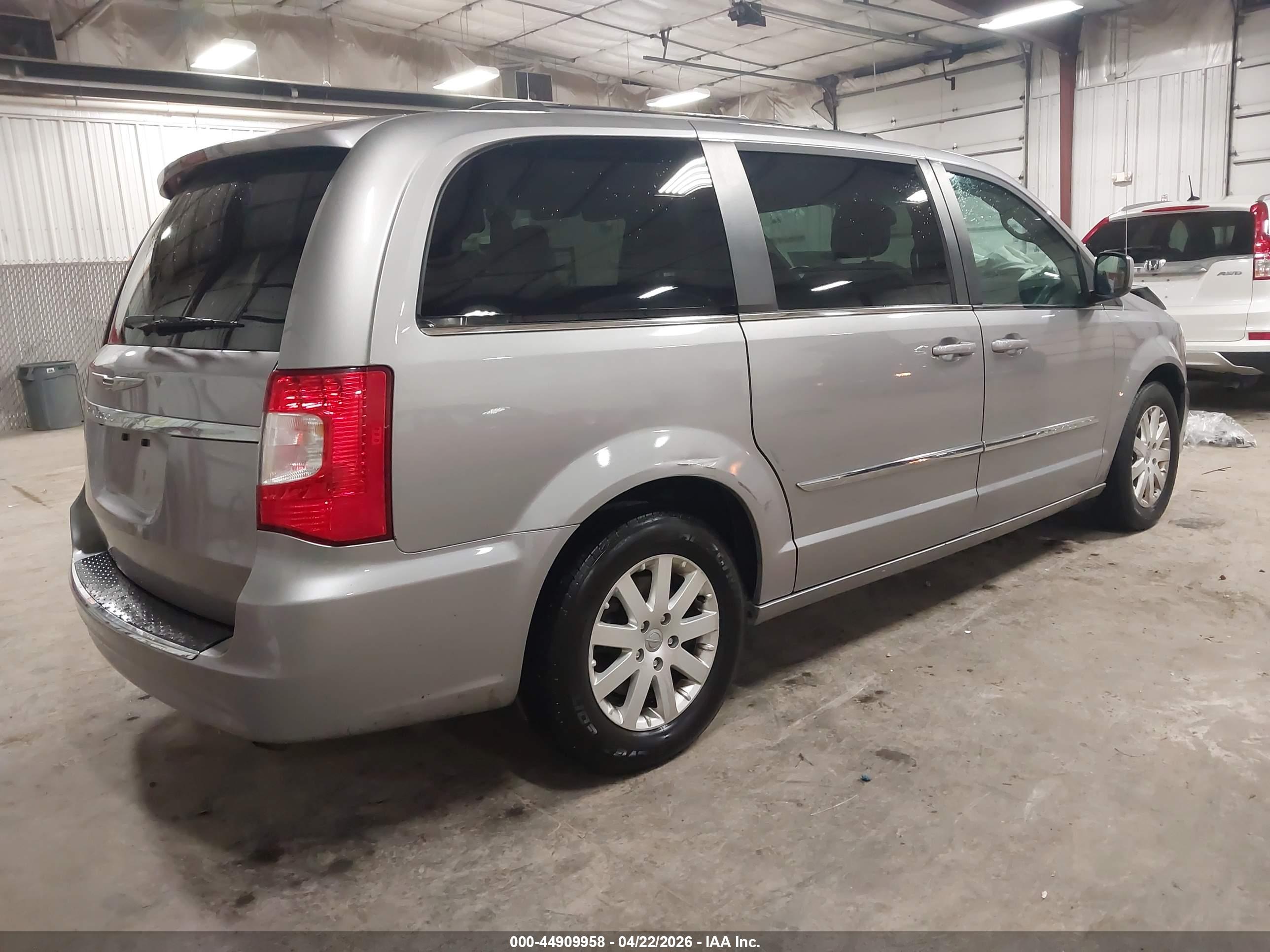 CHRYSLER TOWN image 4