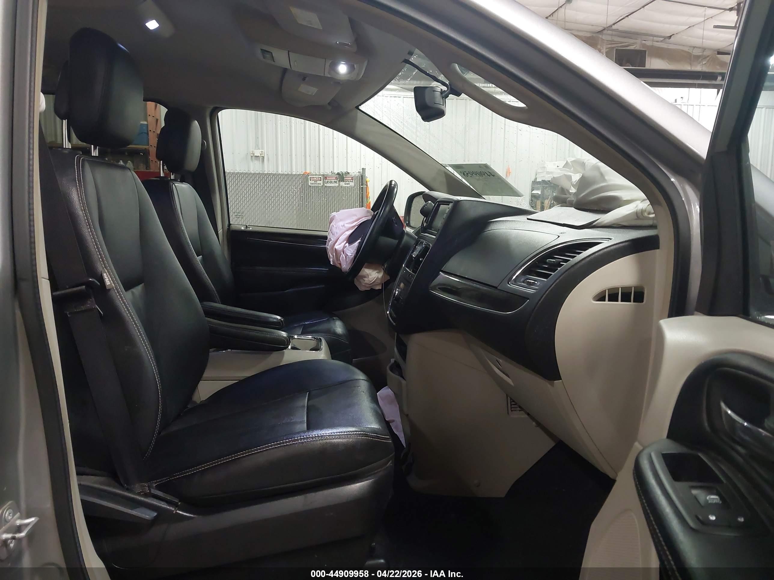 CHRYSLER TOWN image 5