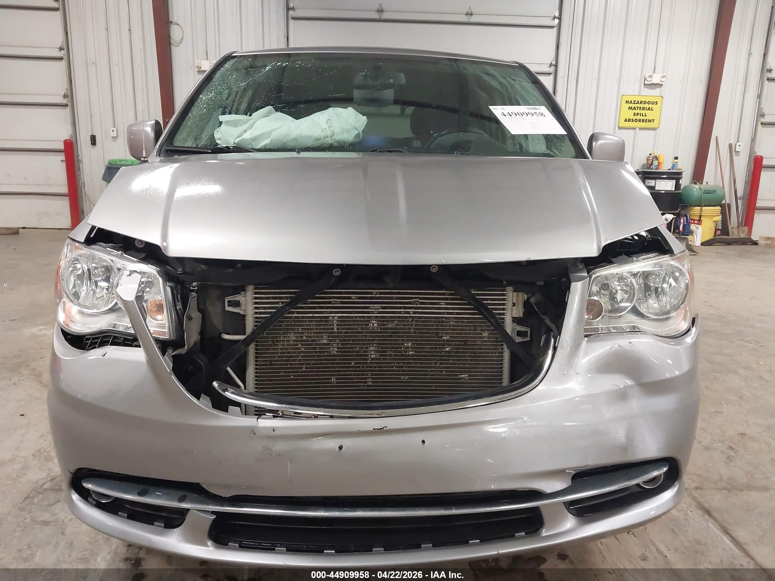 CHRYSLER TOWN image 6