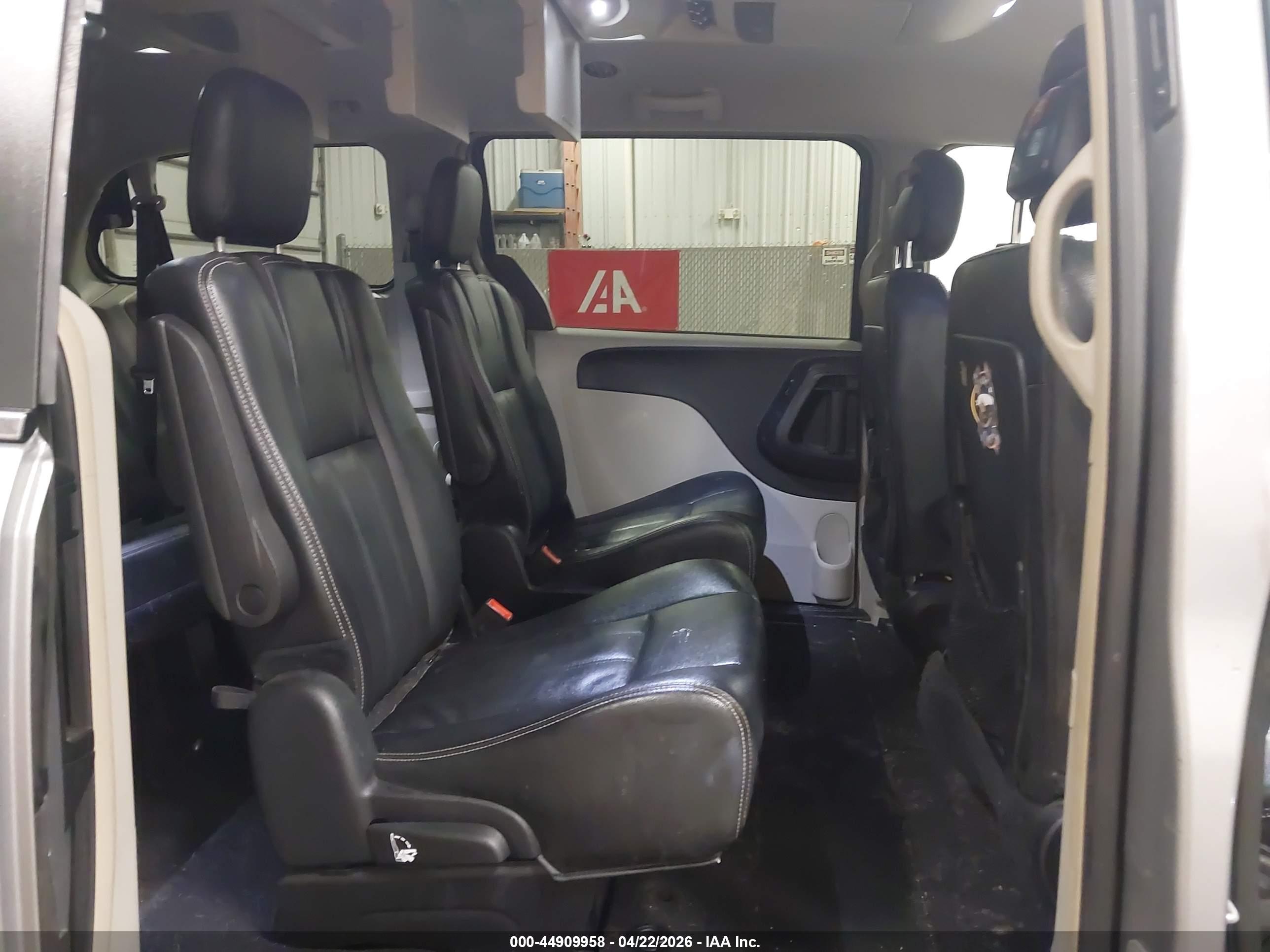CHRYSLER TOWN image 8