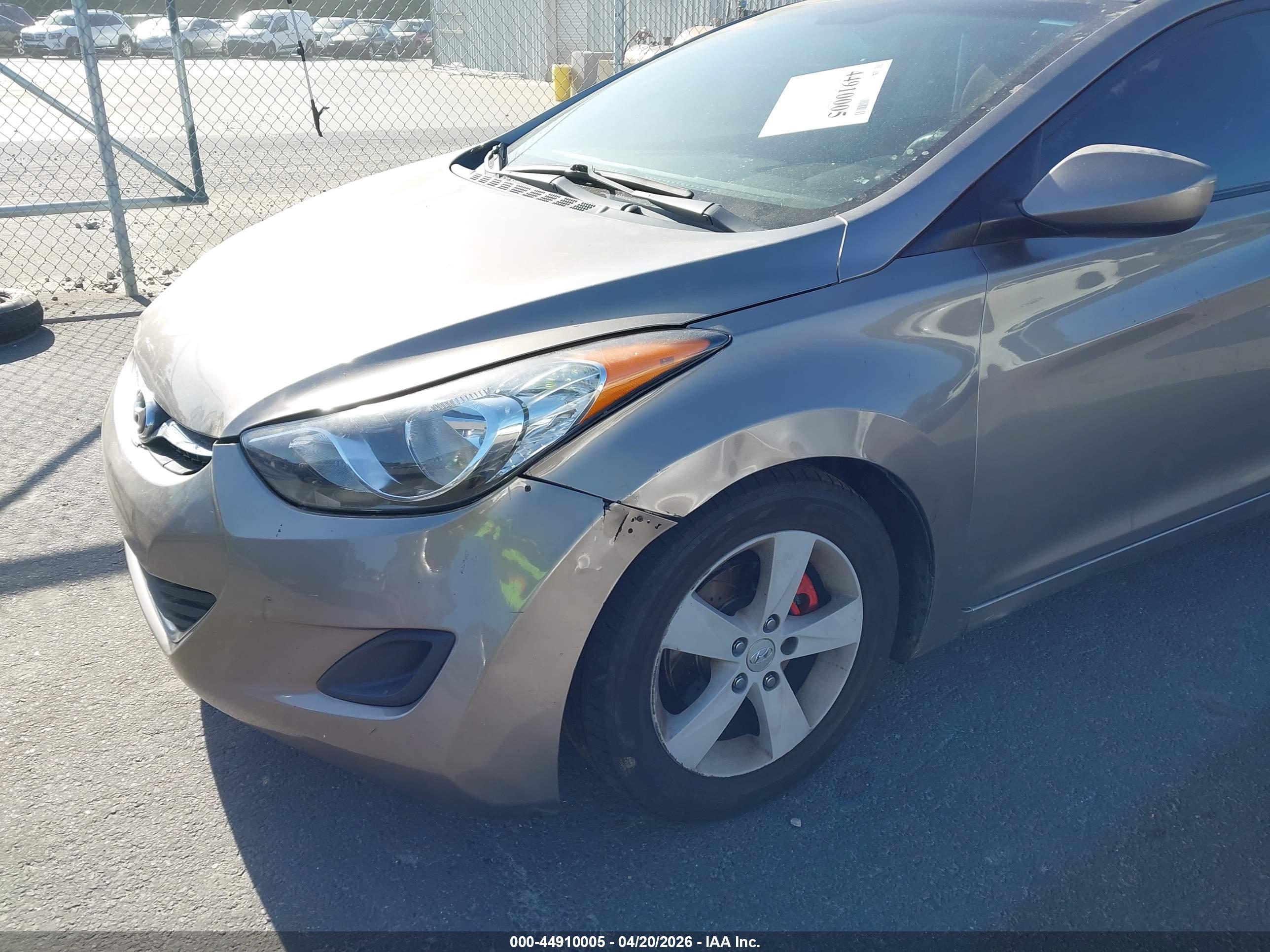 HYUNDAI ELANTRA image 6