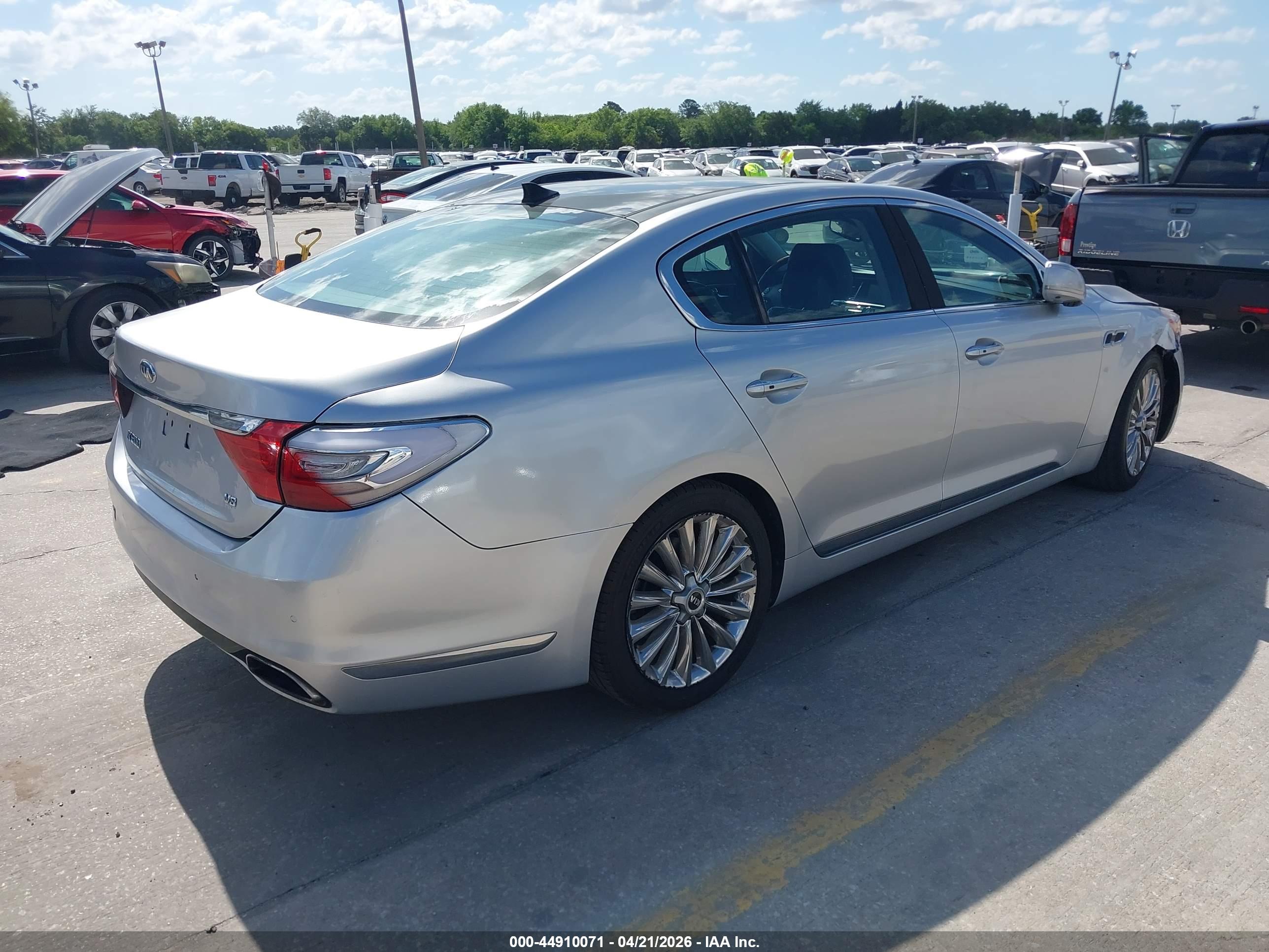 KIA K900 image 4