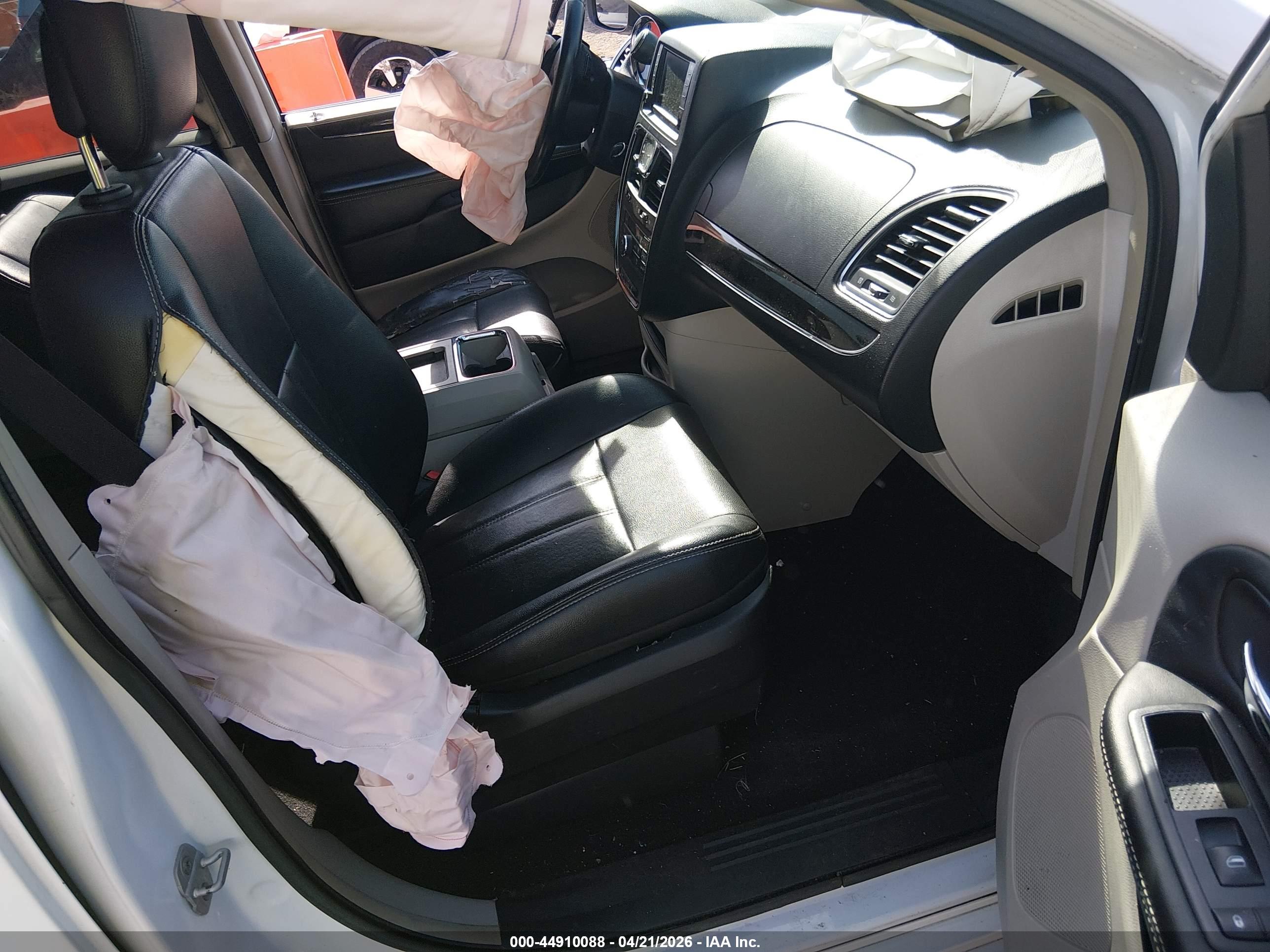 CHRYSLER TOWN image 5