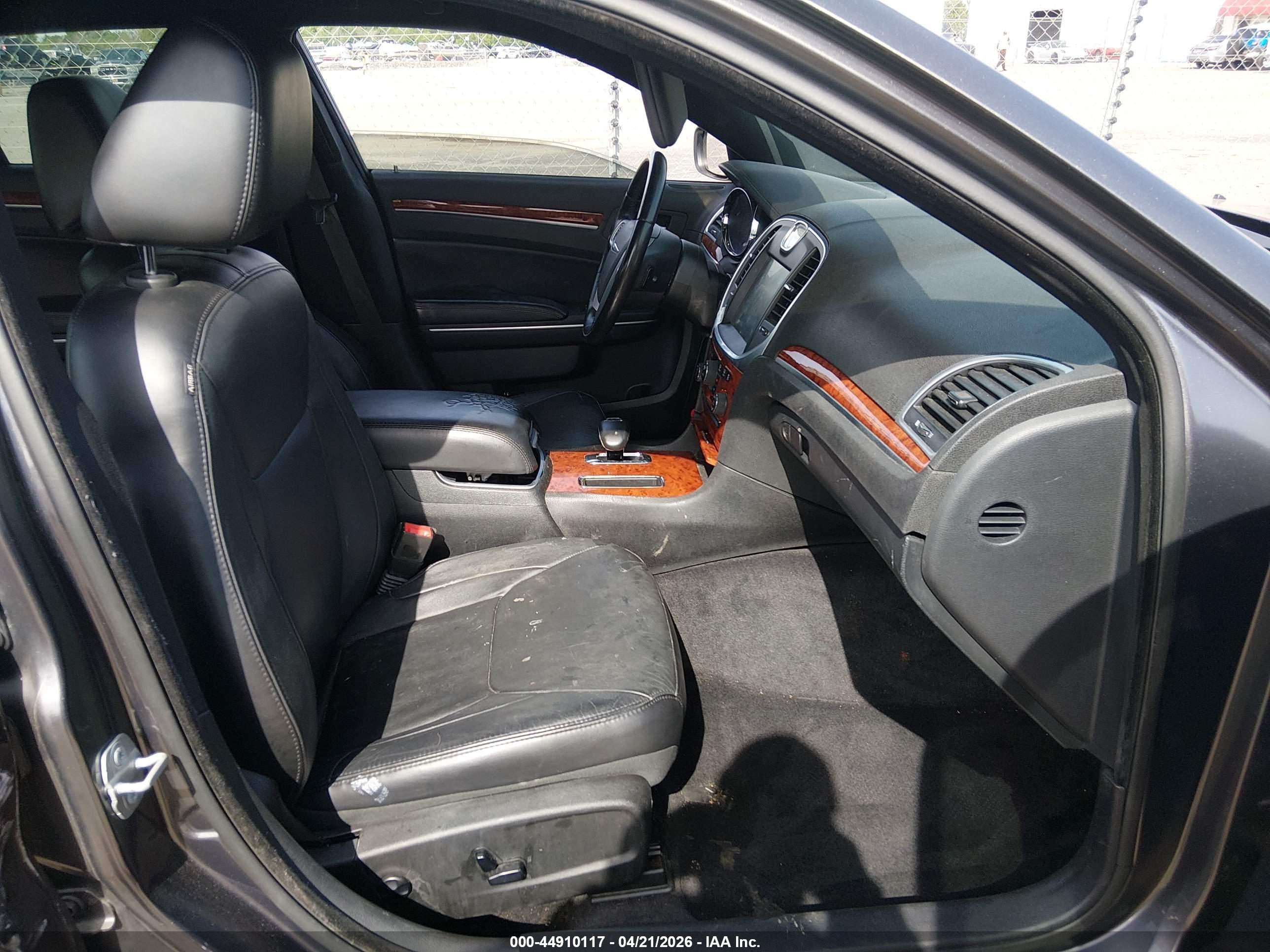 CHRYSLER 300 image 5