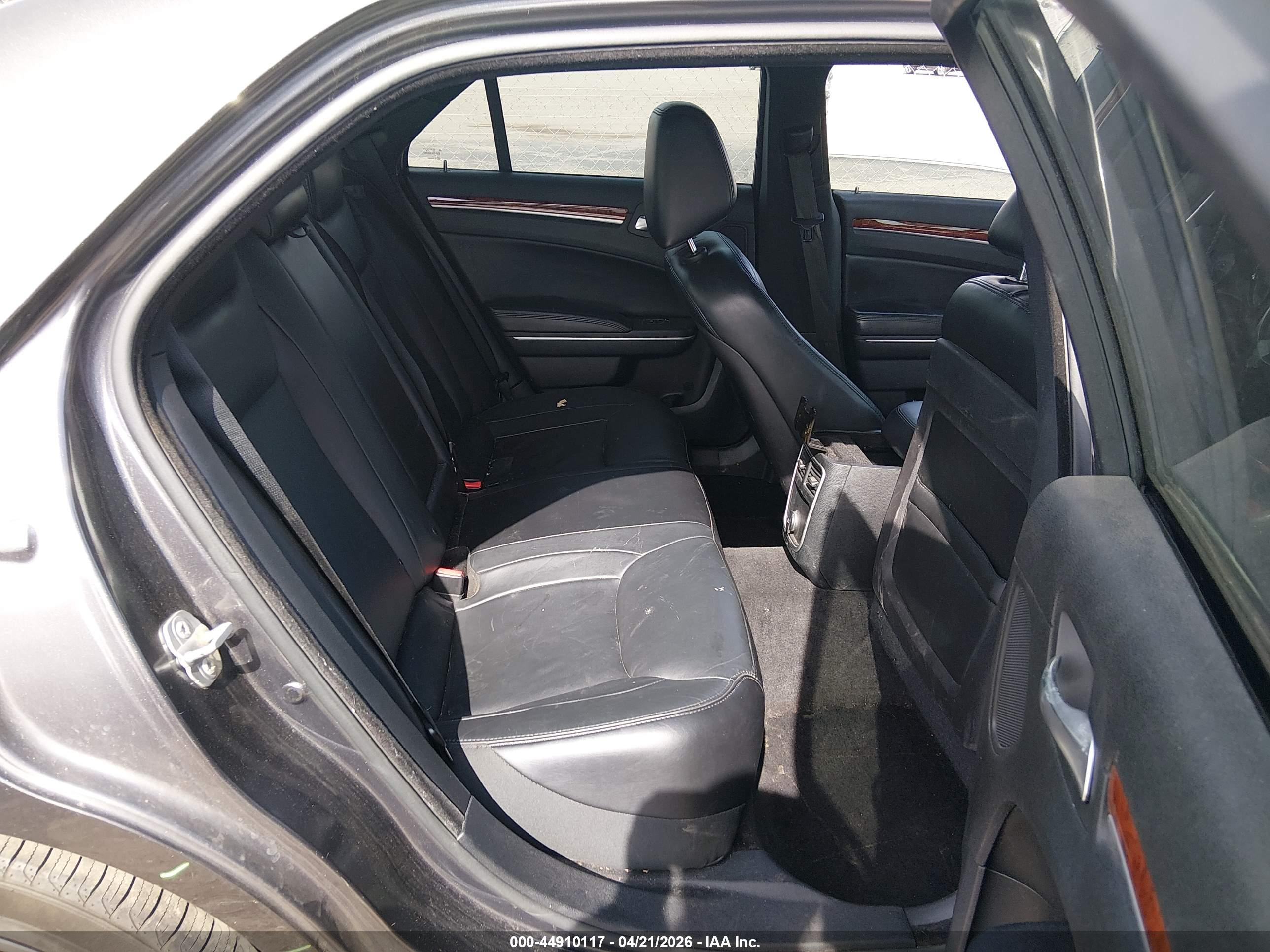 CHRYSLER 300 image 8
