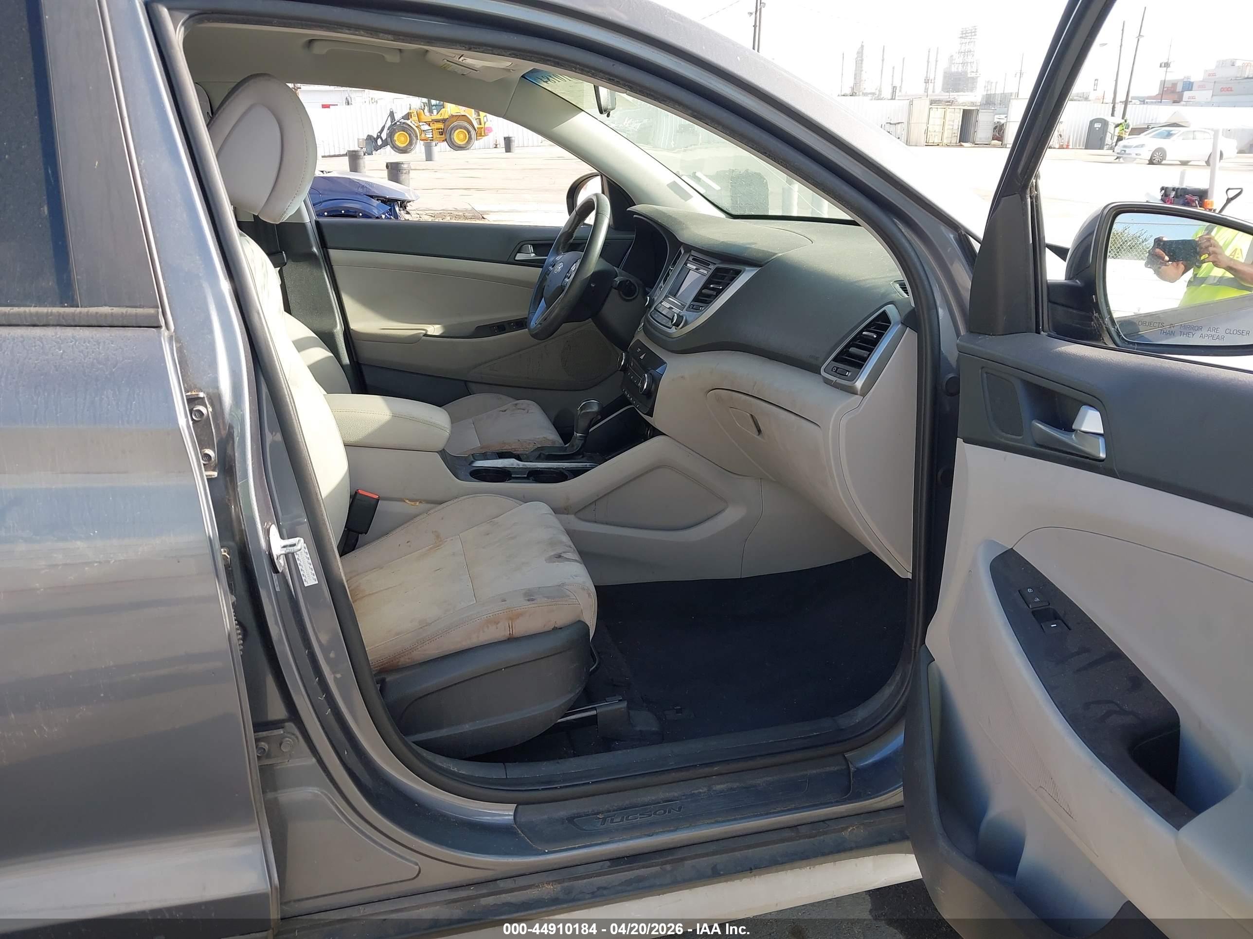 HYUNDAI TUCSON image 5