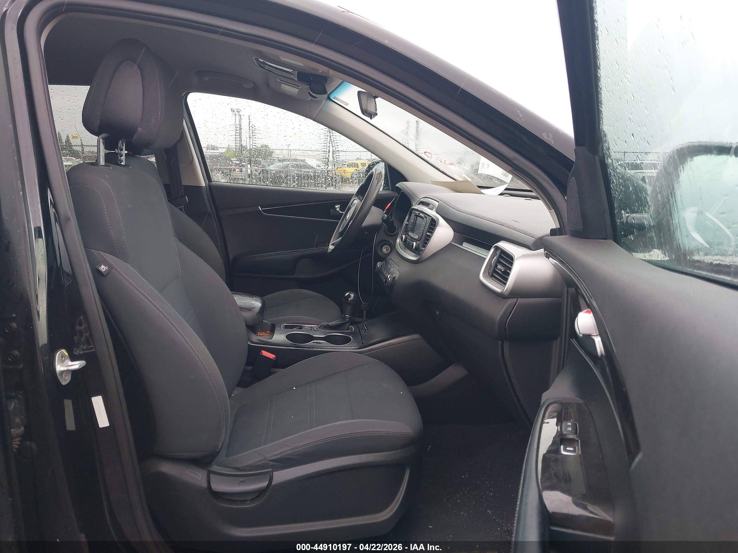 KIA SORENTO image 5