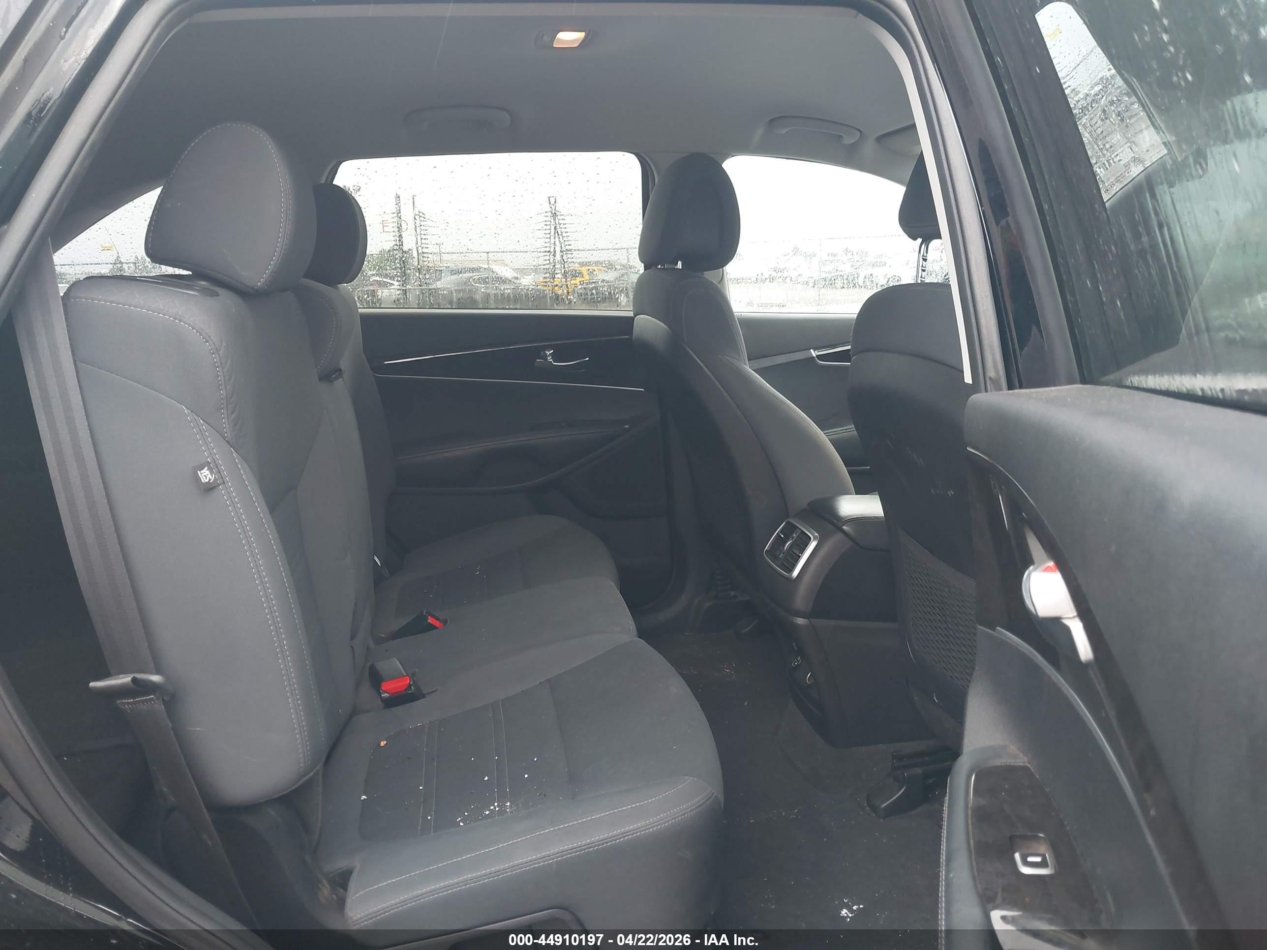 KIA SORENTO image 8