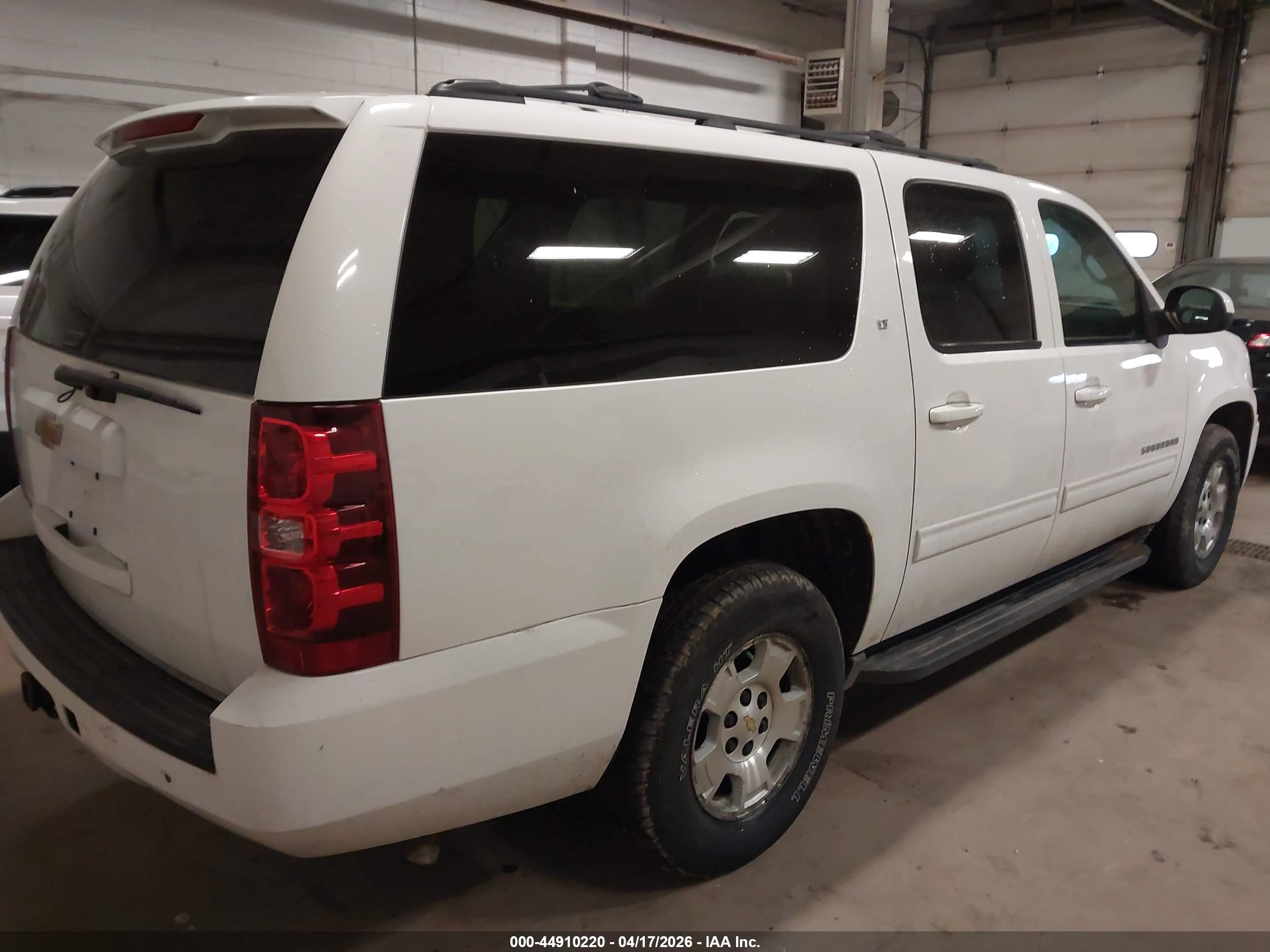 CHEVROLET SUBURBAN image 4