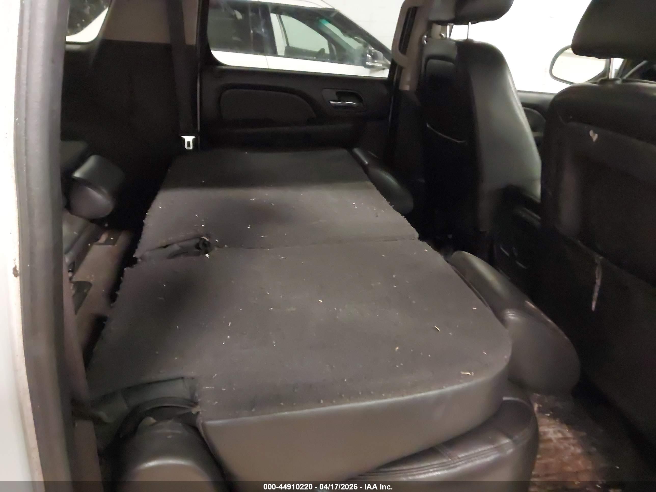 CHEVROLET SUBURBAN image 8