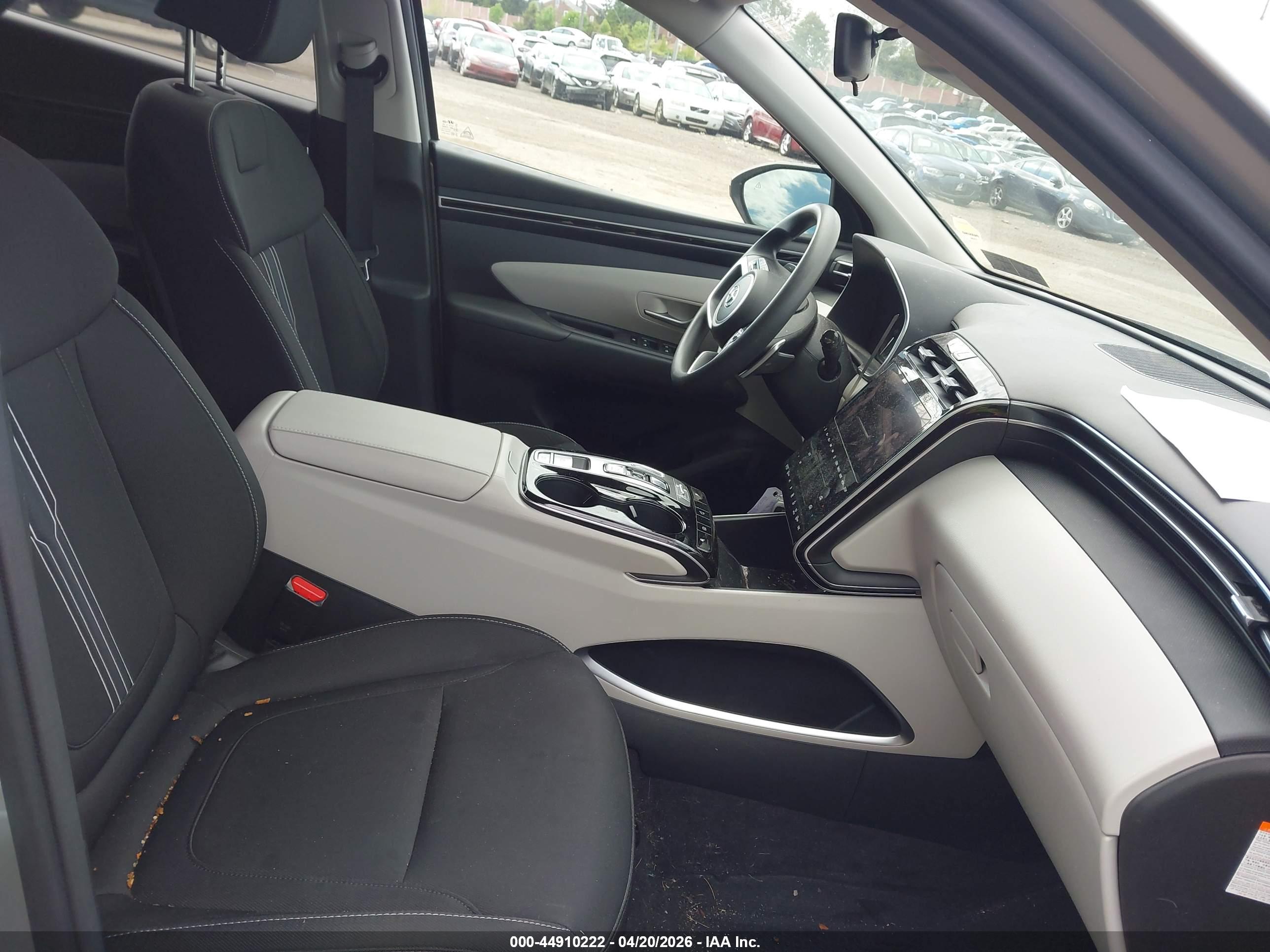 HYUNDAI TUCSON image 5