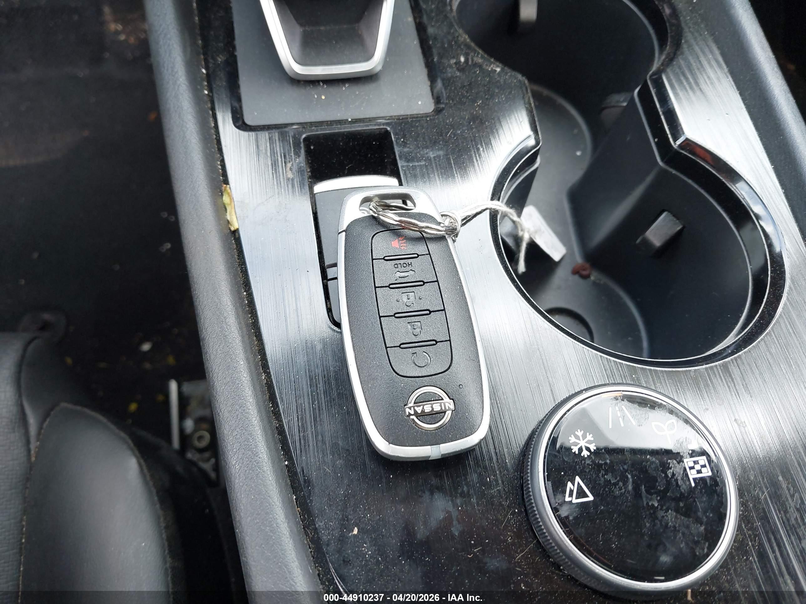 NISSAN ROGUE image 11