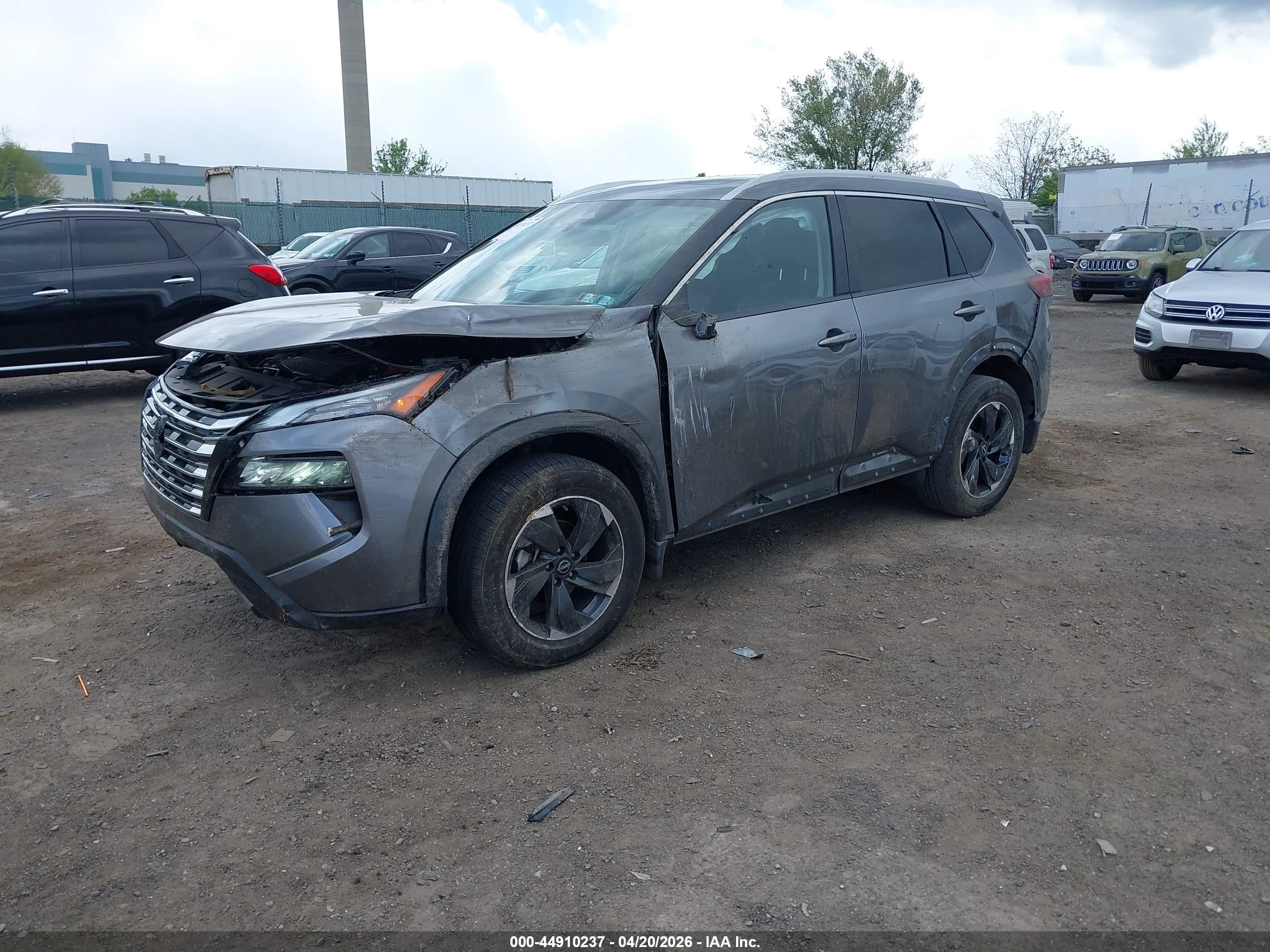 NISSAN ROGUE image 2