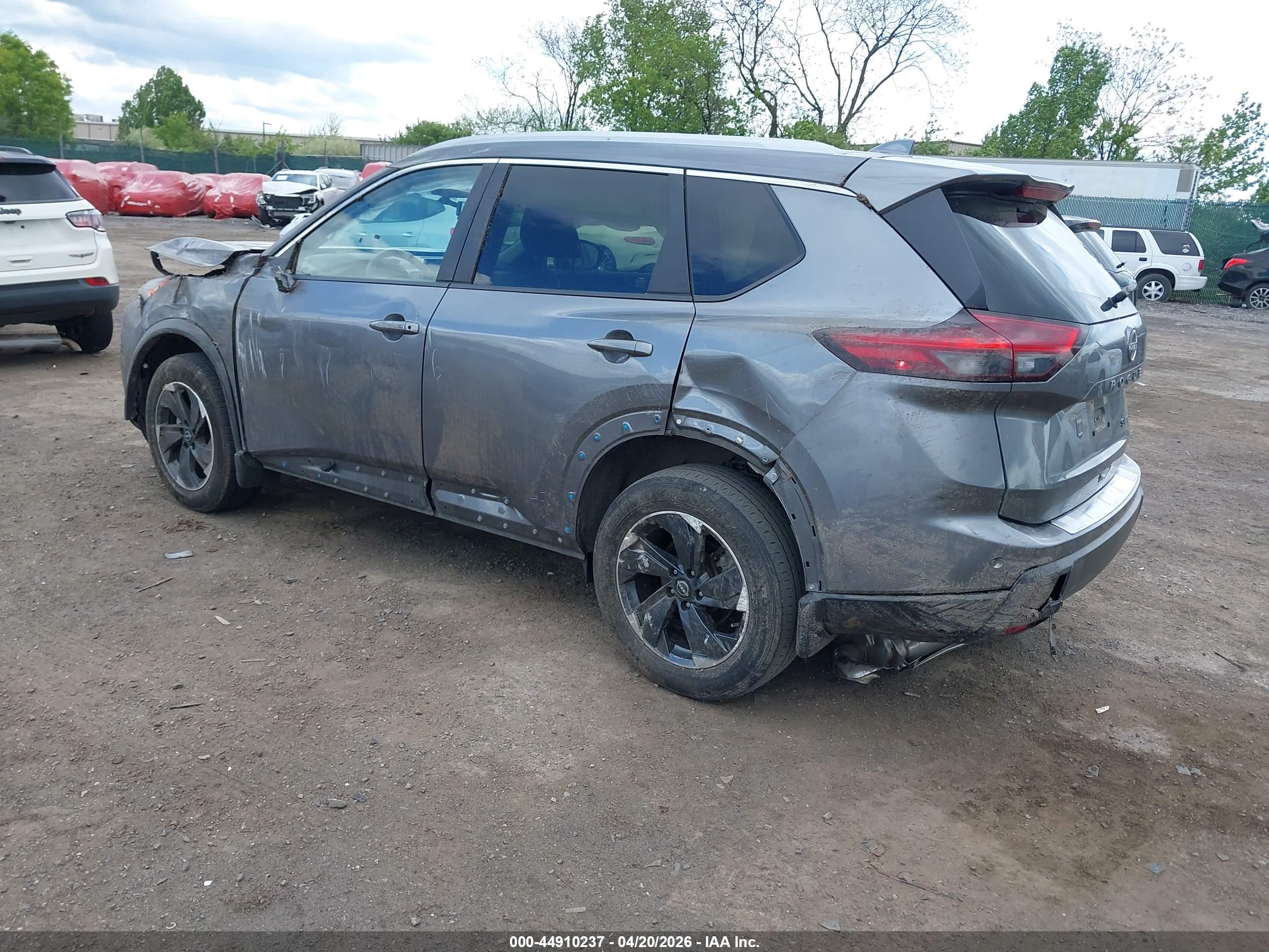 NISSAN ROGUE image 3