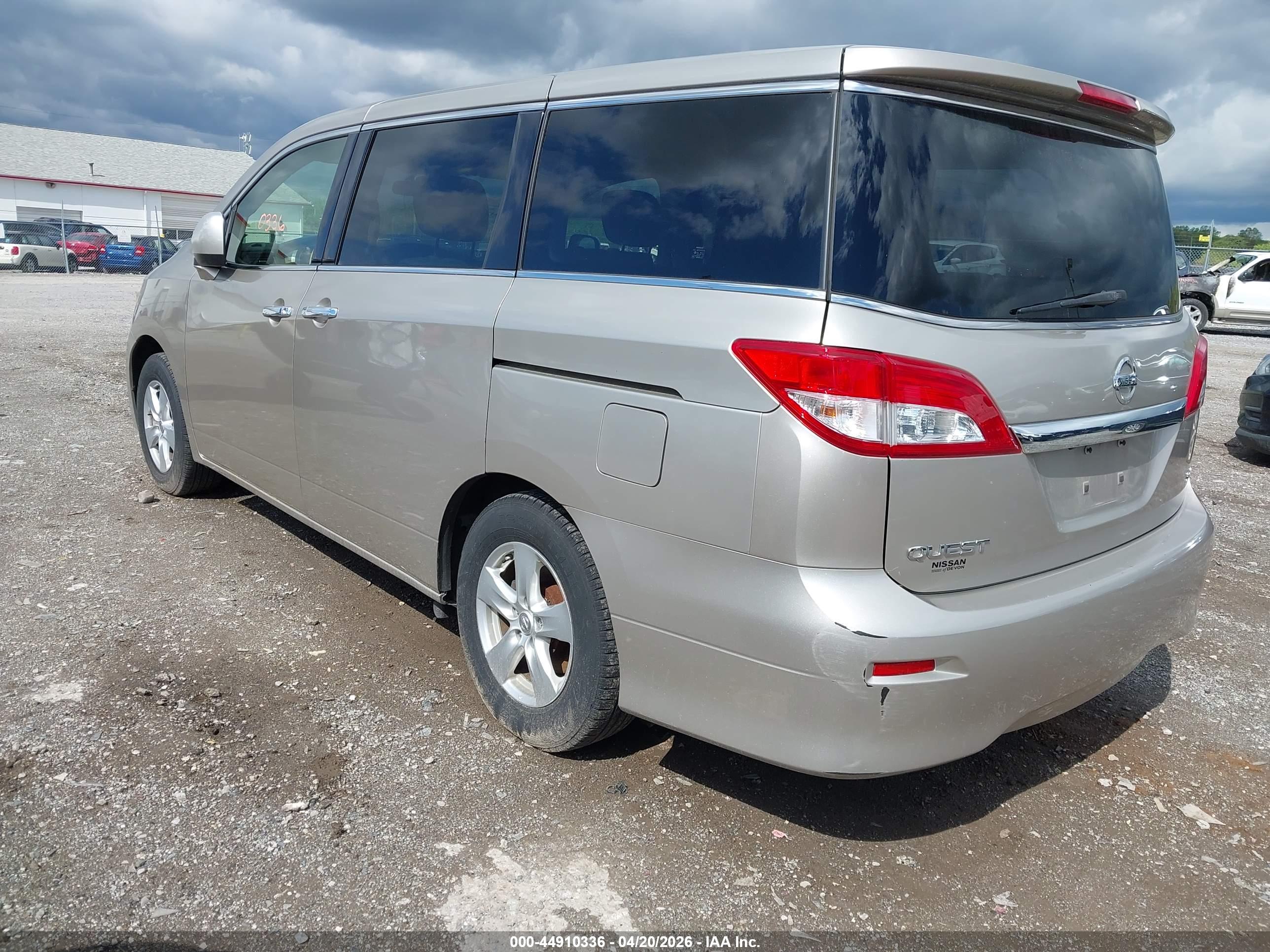 NISSAN QUEST image 3
