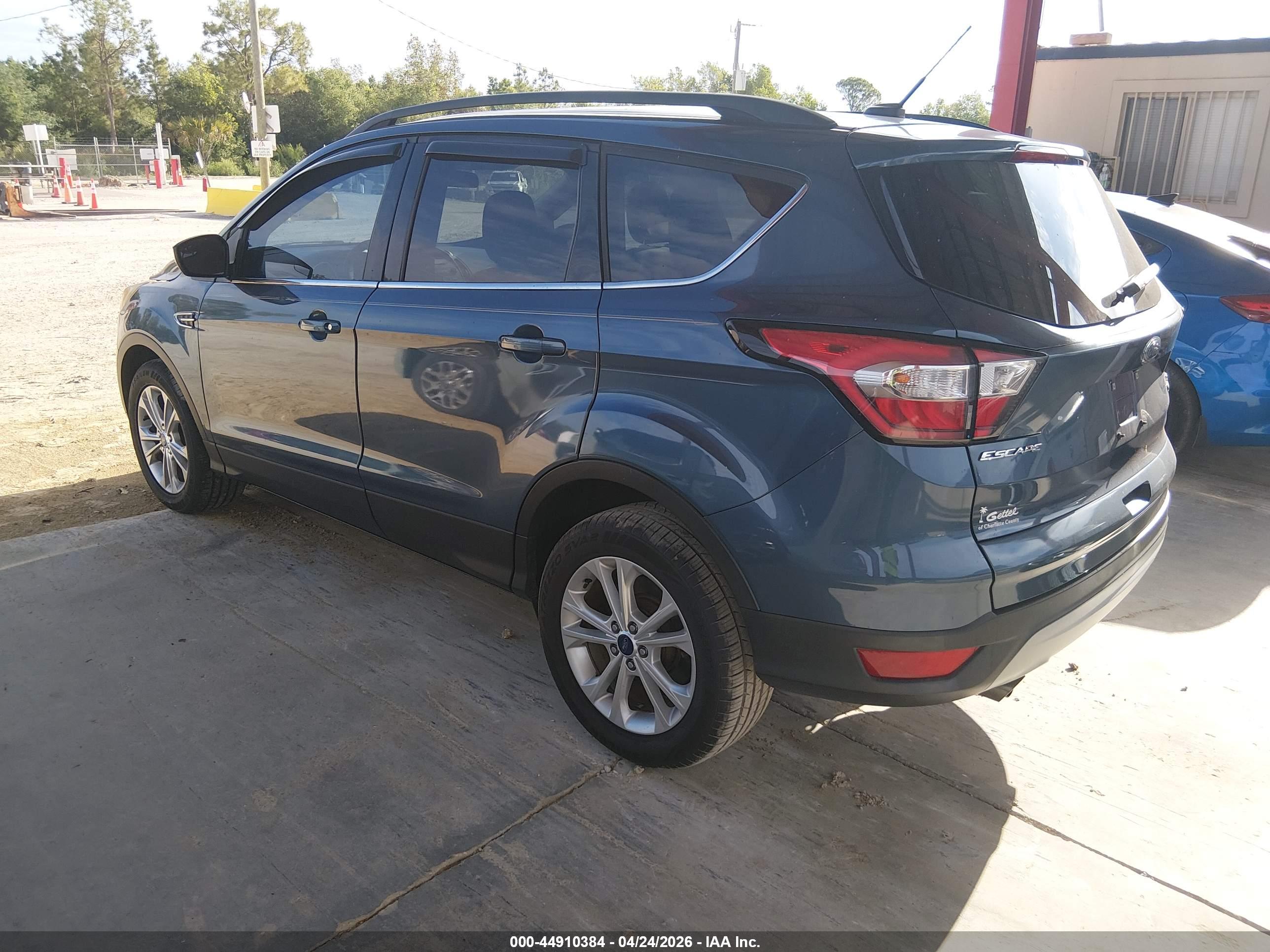 FORD ESCAPE image 3