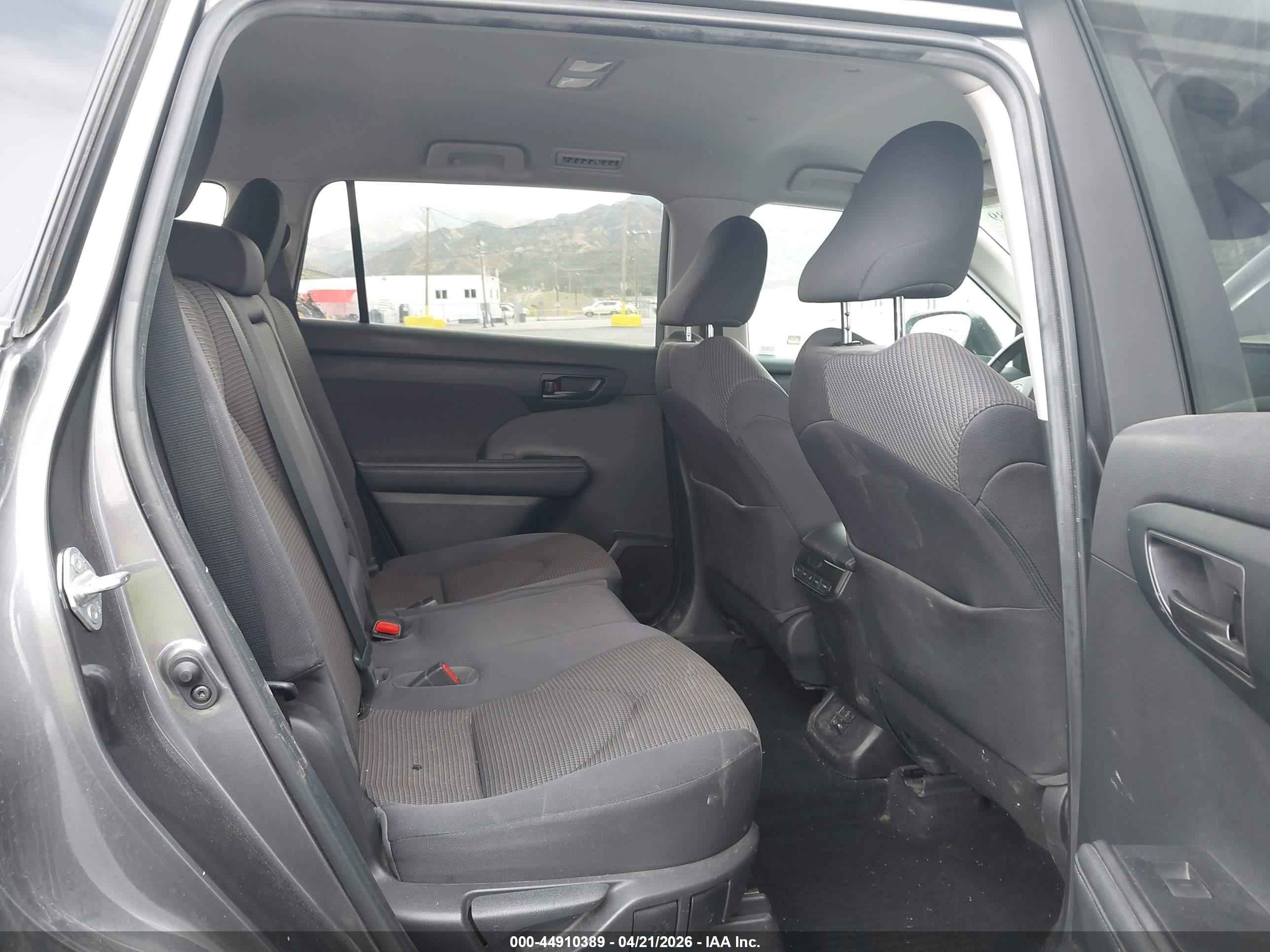 TOYOTA HIGHLANDER image 8