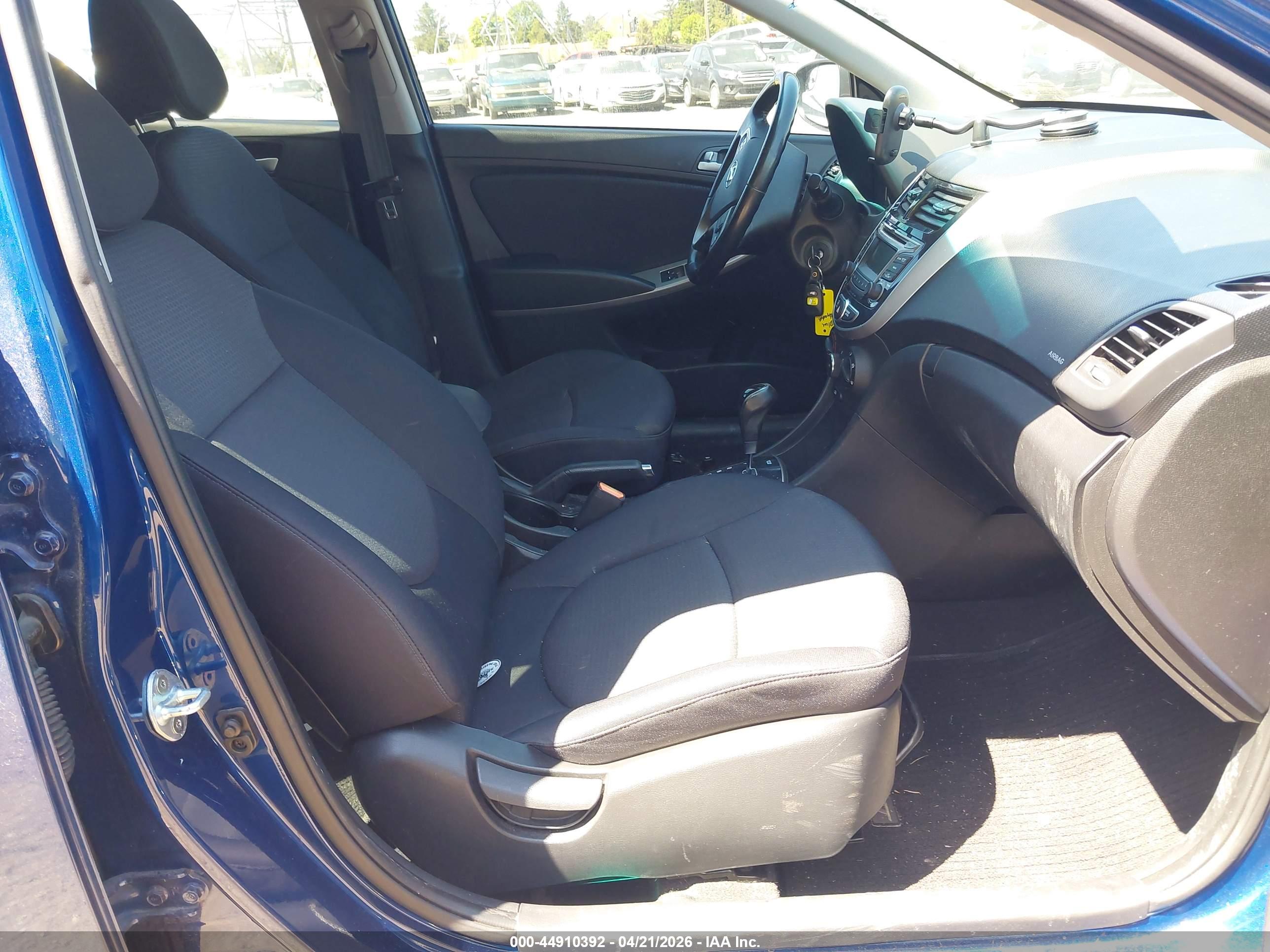 HYUNDAI ACCENT image 5