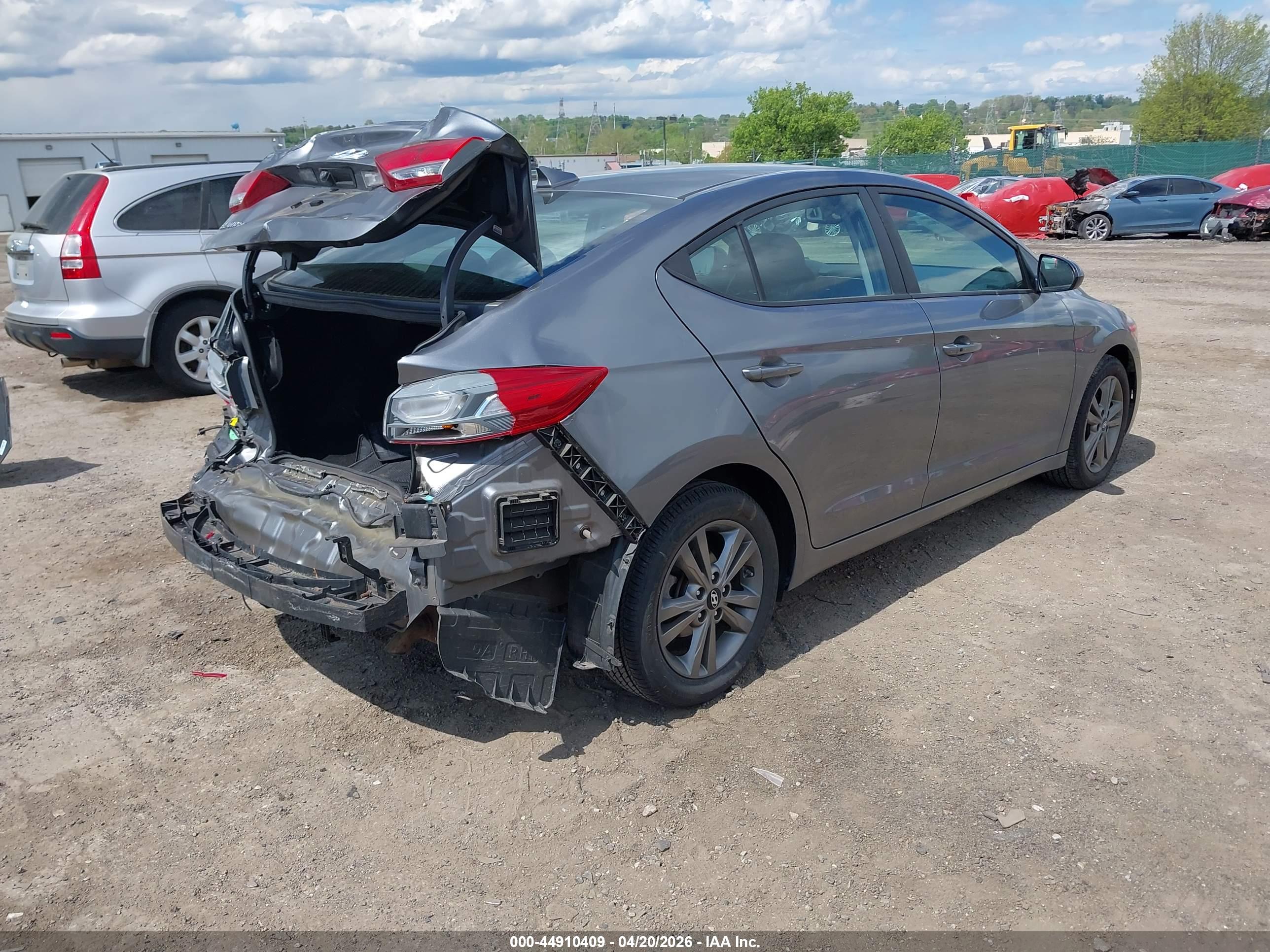 HYUNDAI ELANTRA image 4