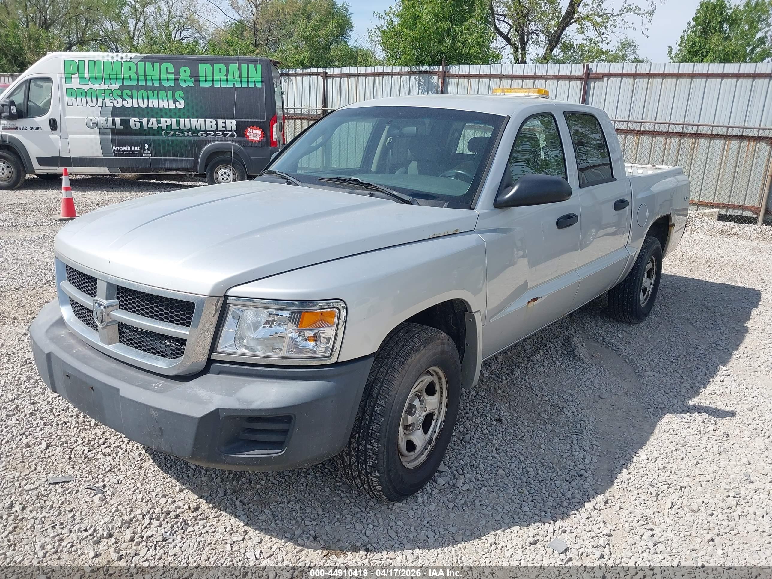 DODGE DAKOTA image 2