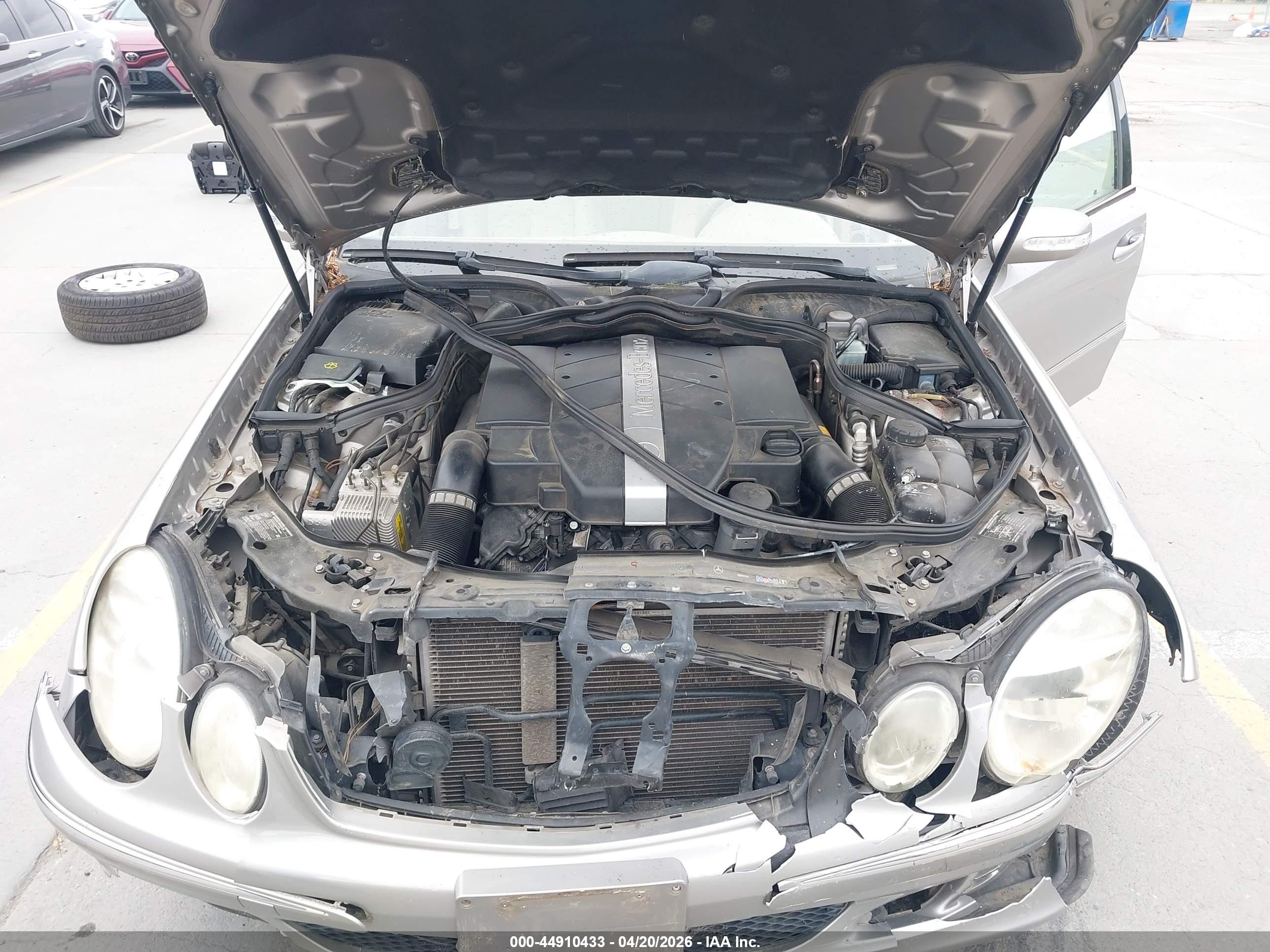 MERCEDES-BENZ E image 10