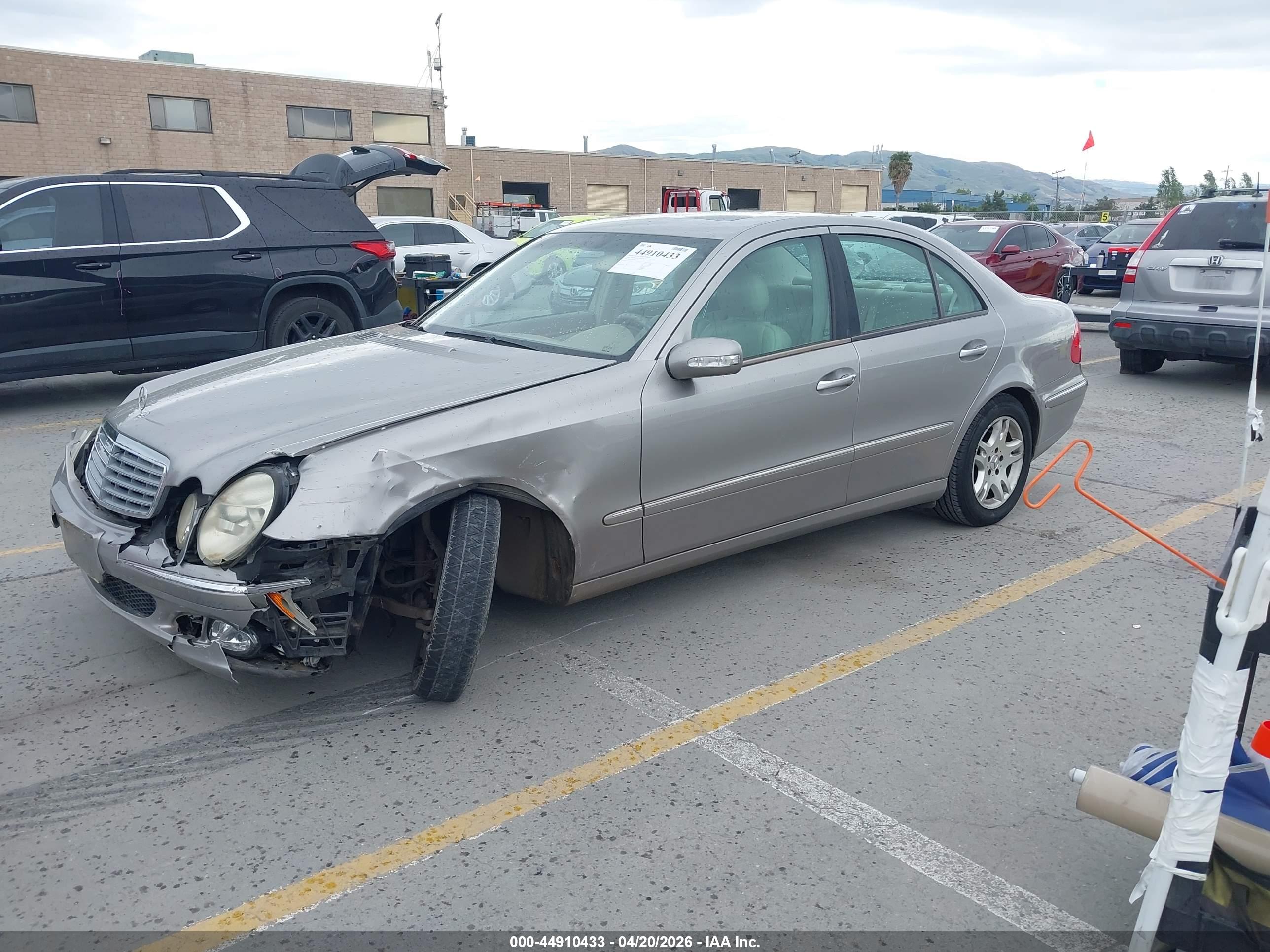 MERCEDES-BENZ E image 2