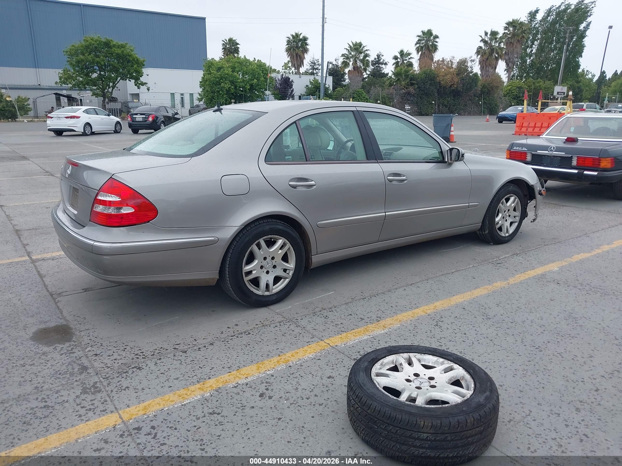 MERCEDES-BENZ E image 4