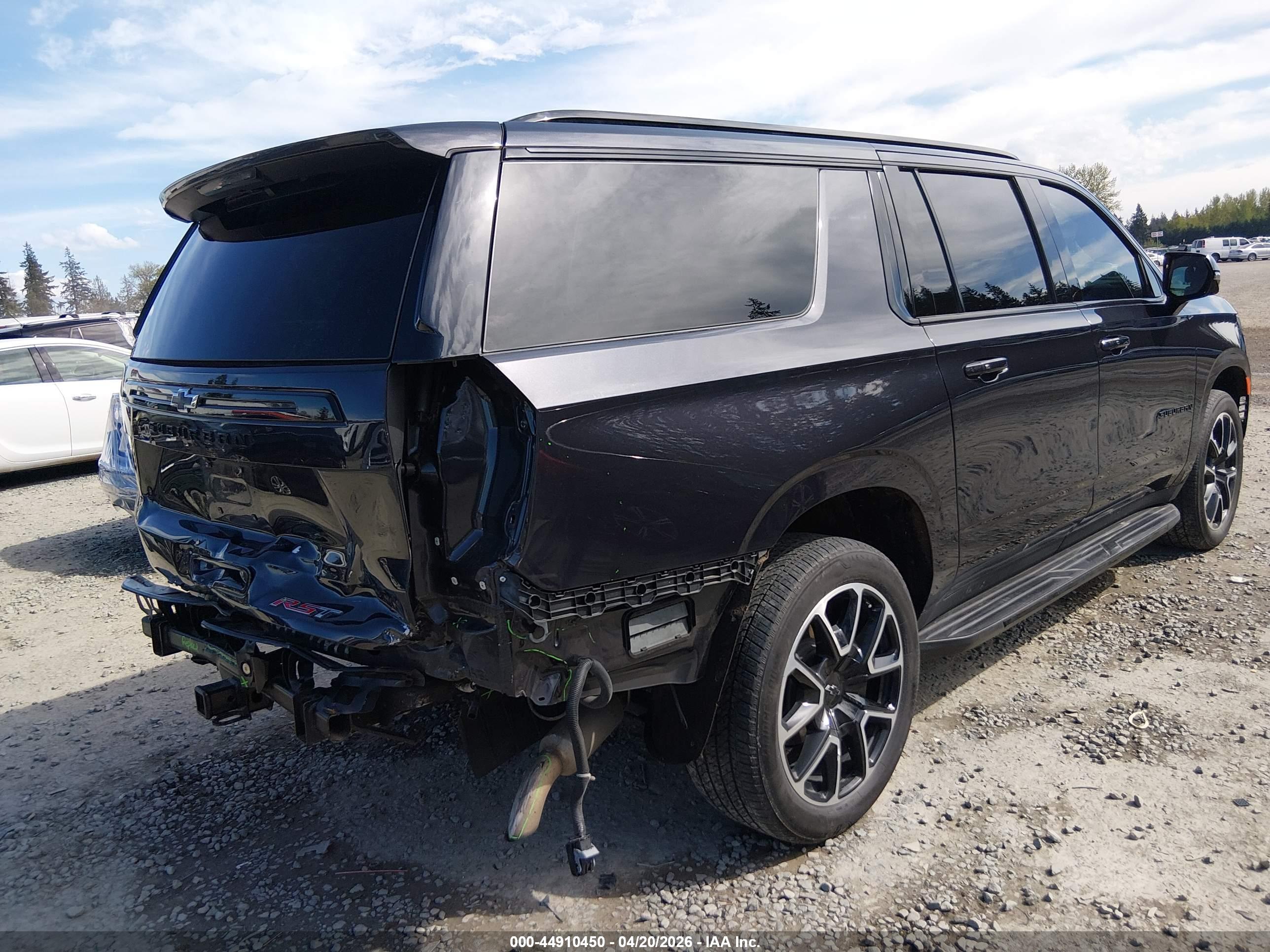 CHEVROLET SUBURBAN image 4
