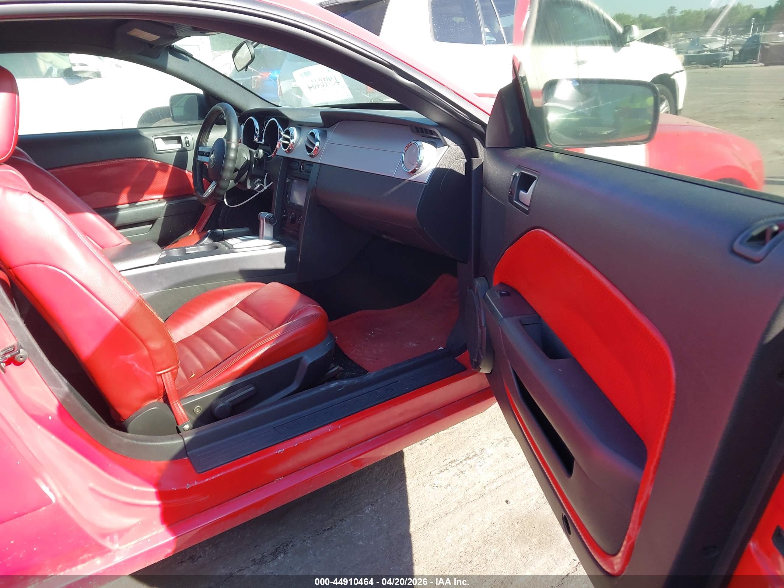 FORD MUSTANG image 5