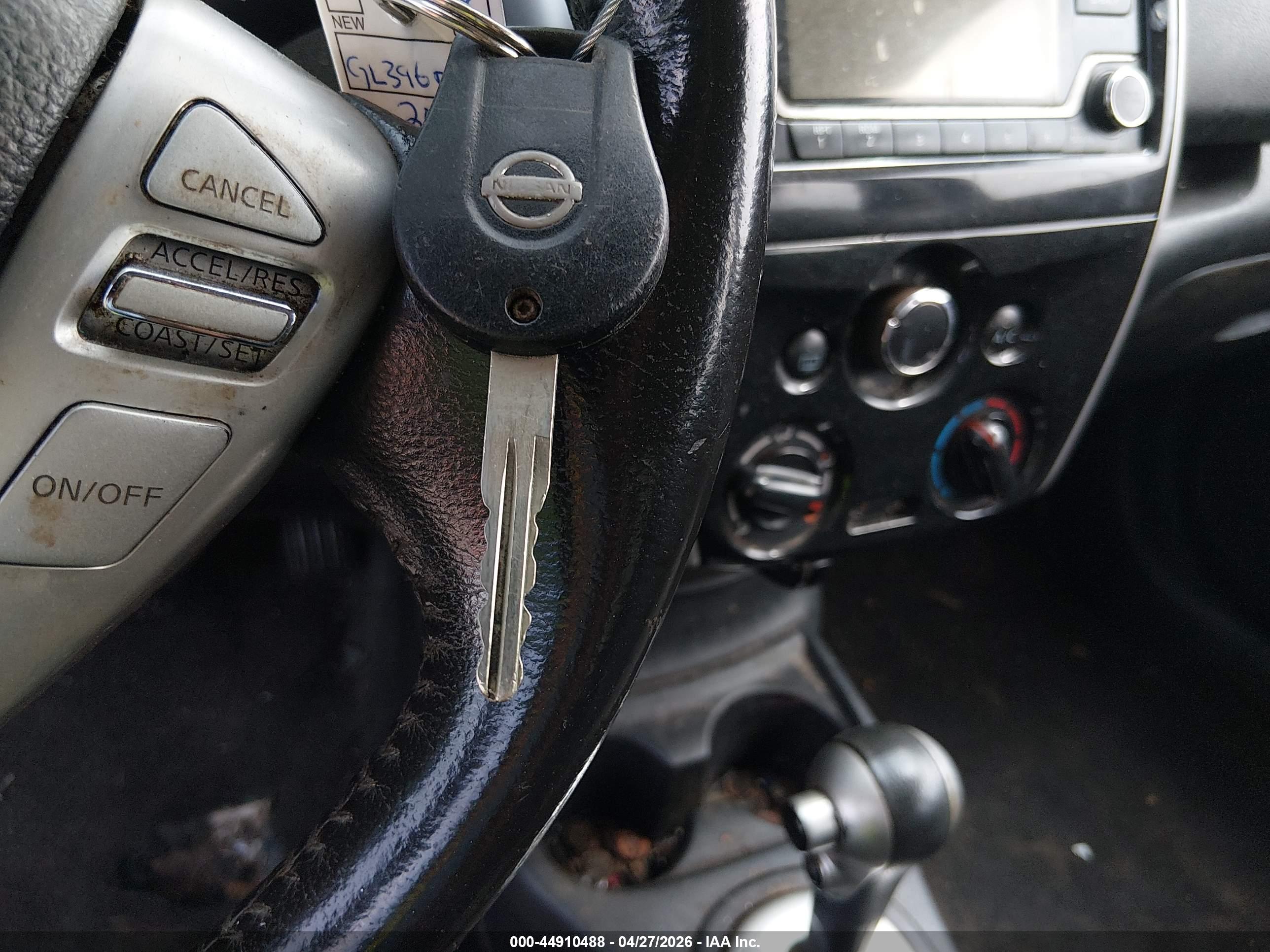 NISSAN VERSA image 11