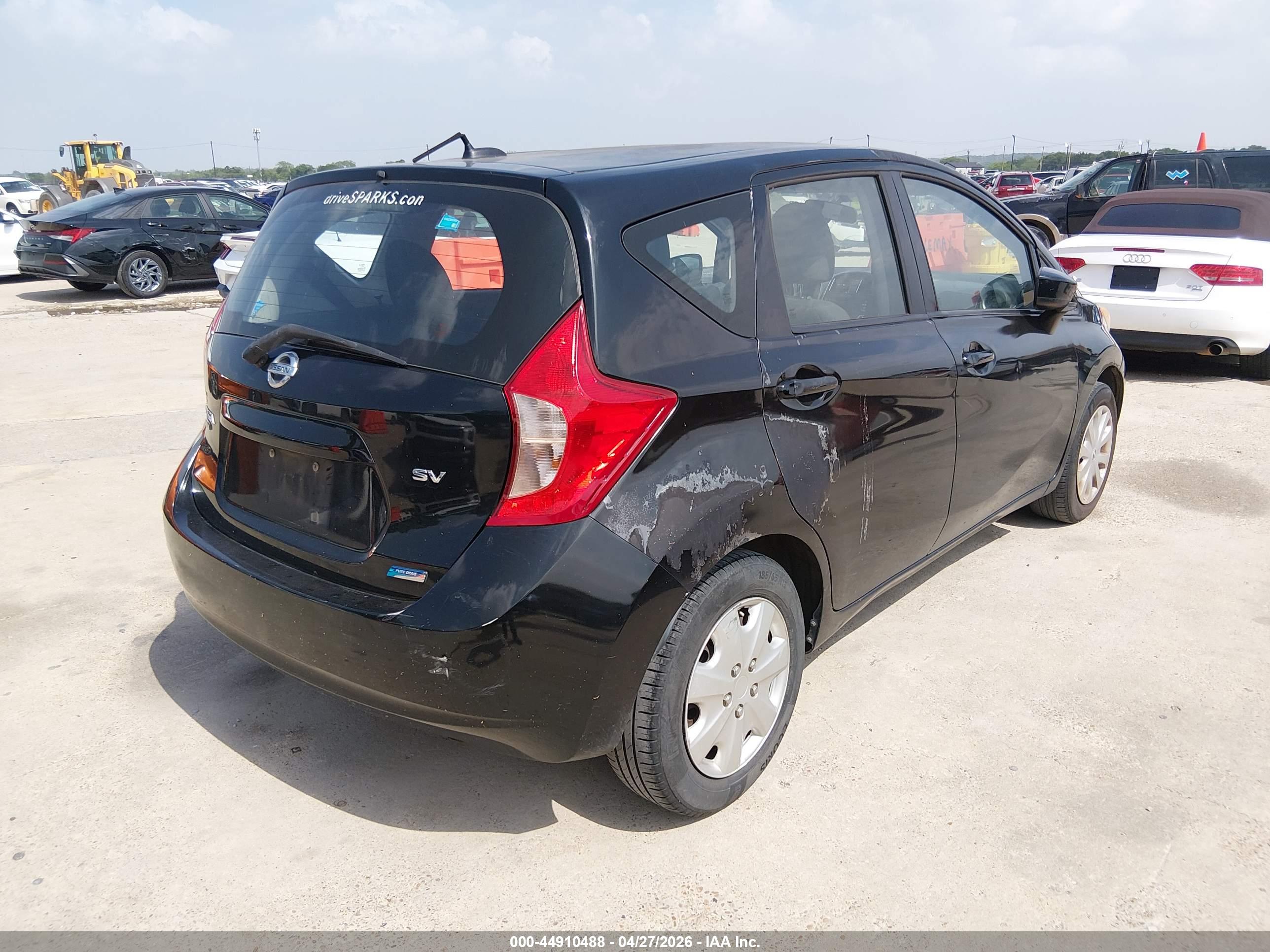 NISSAN VERSA image 4