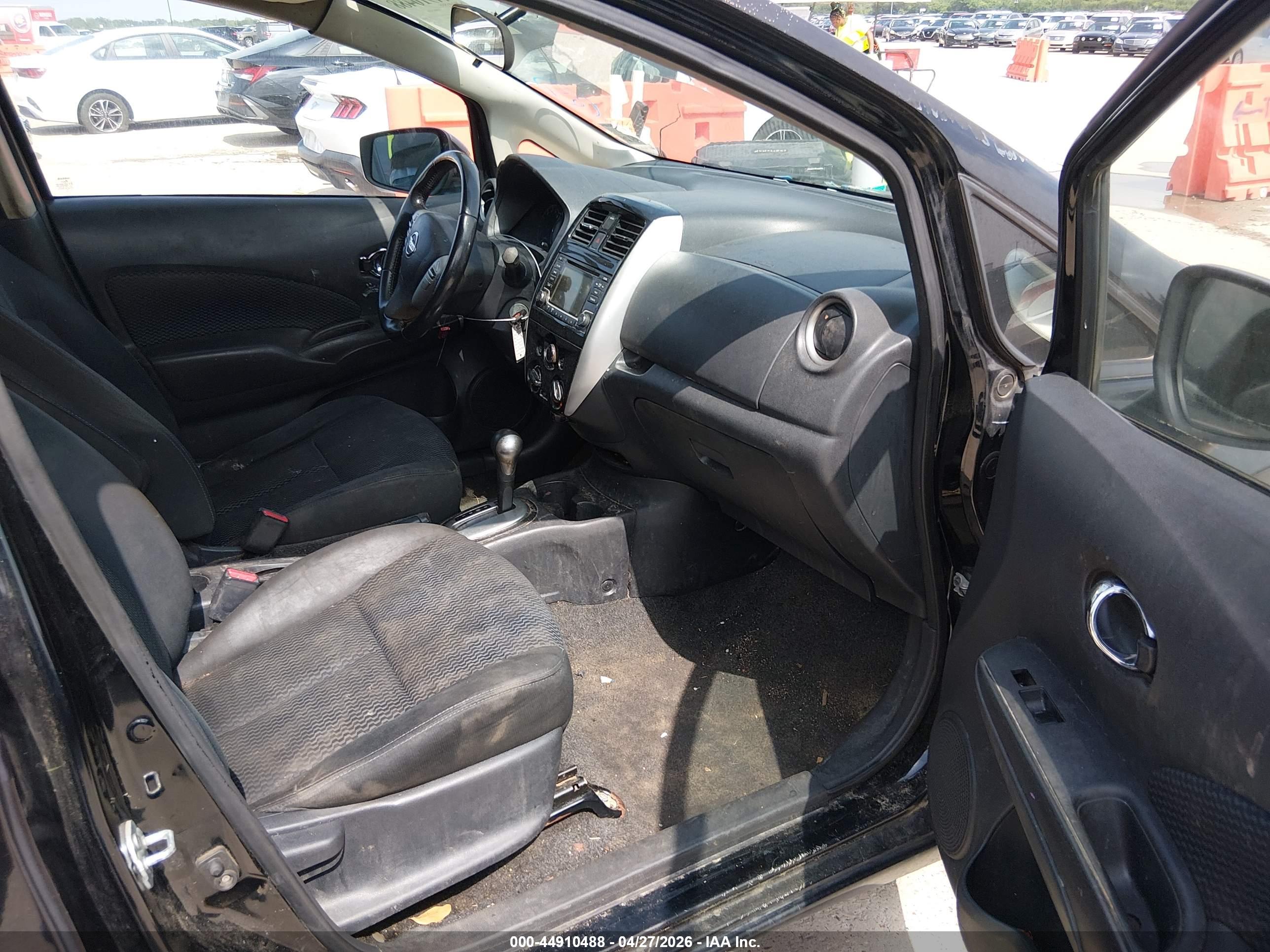 NISSAN VERSA image 5