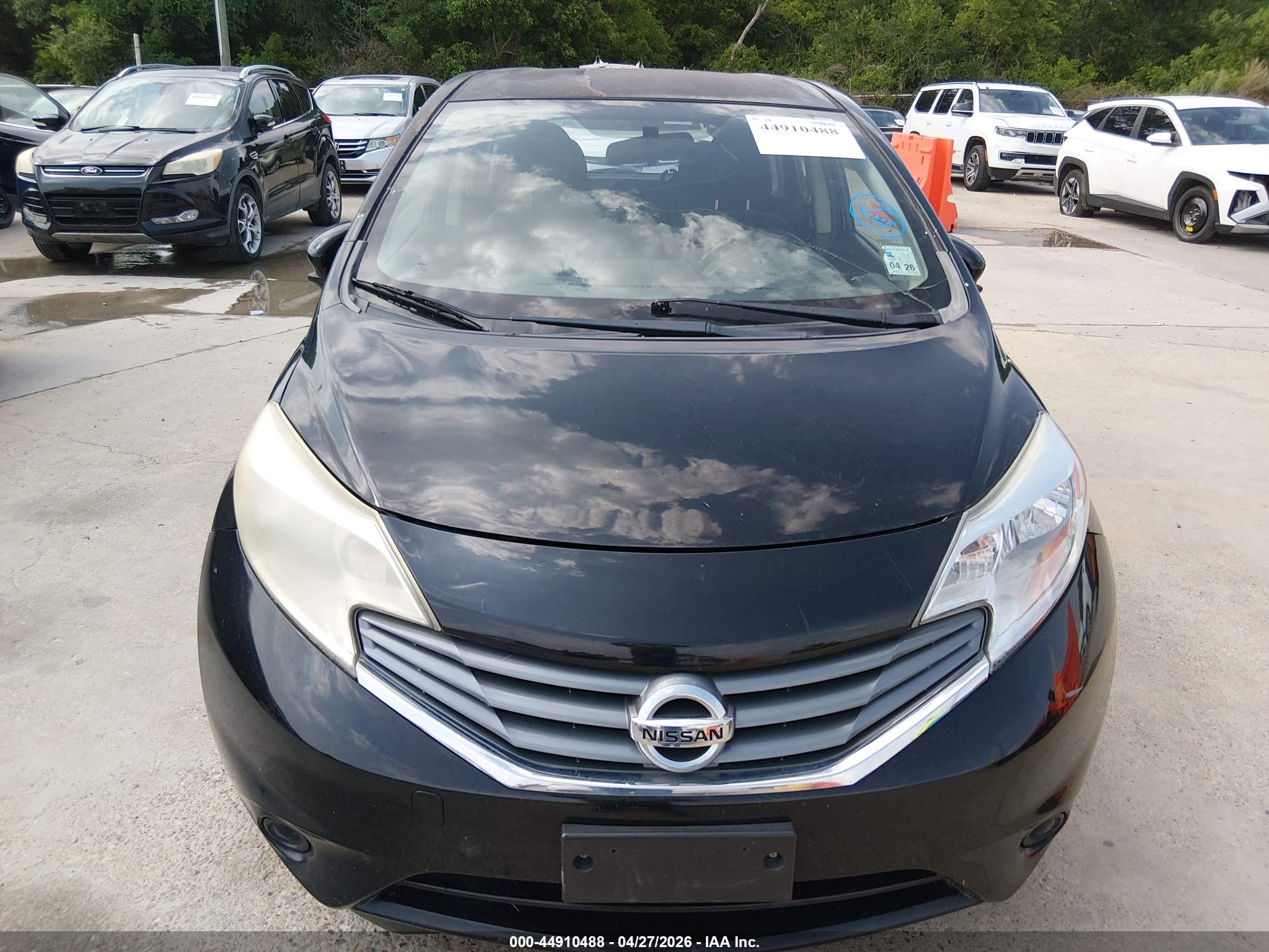 NISSAN VERSA image 6