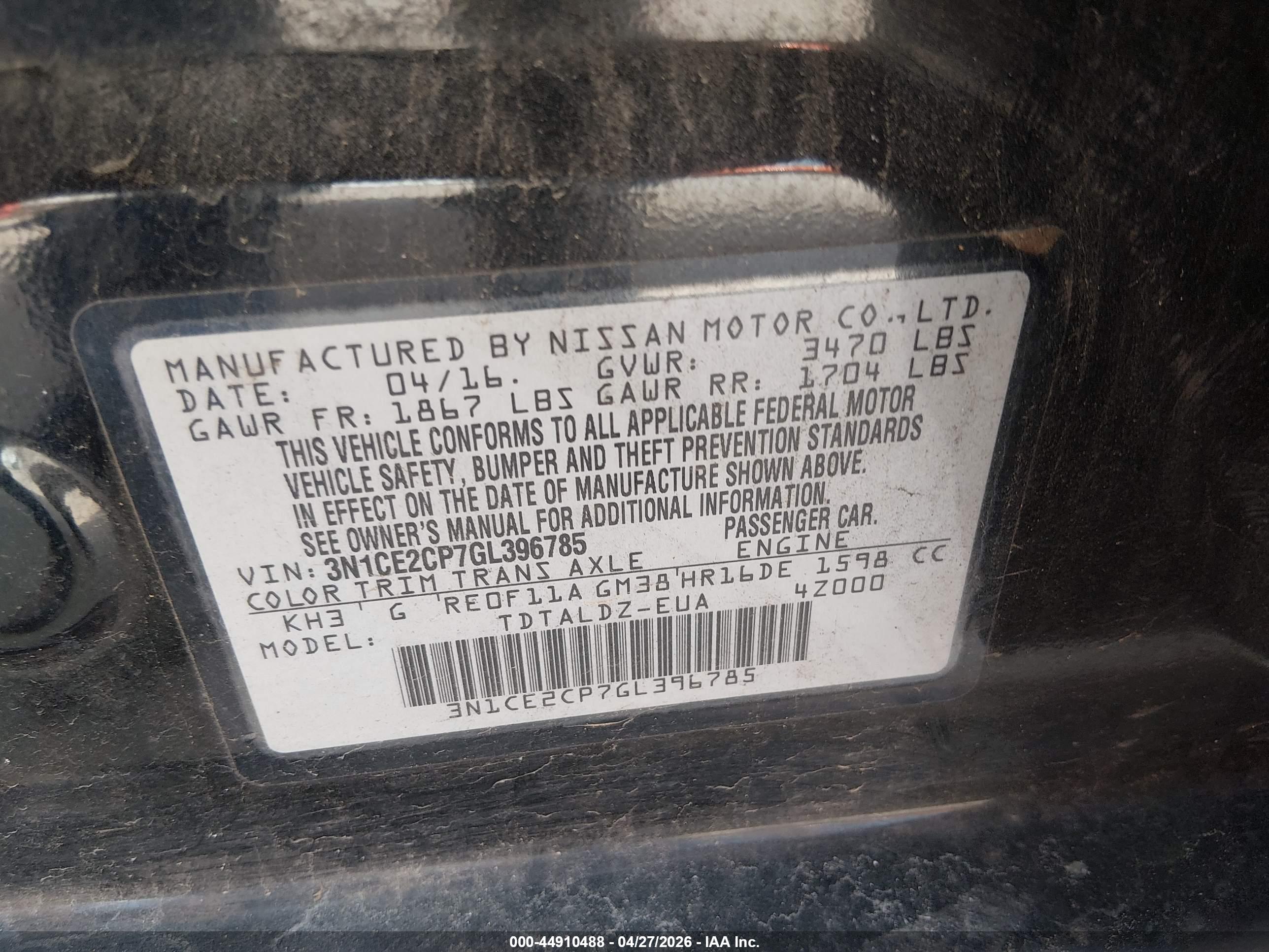 NISSAN VERSA image 9