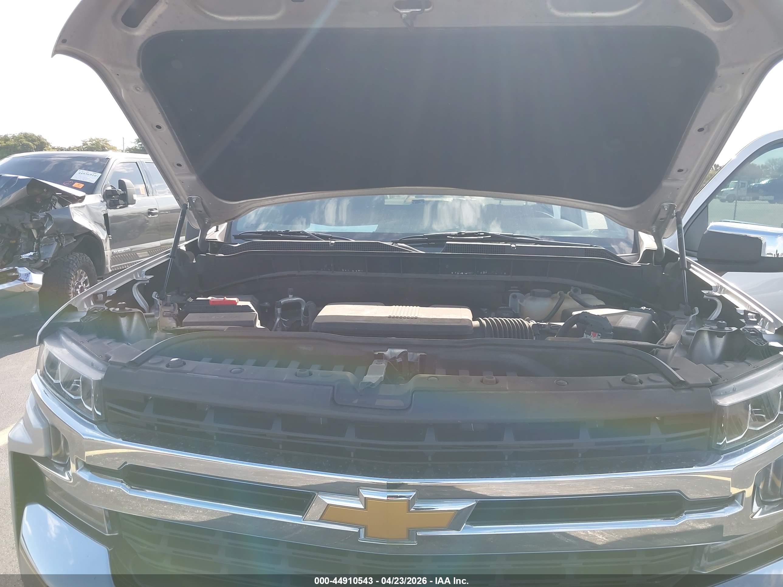 CHEVROLET SILVERADO image 10