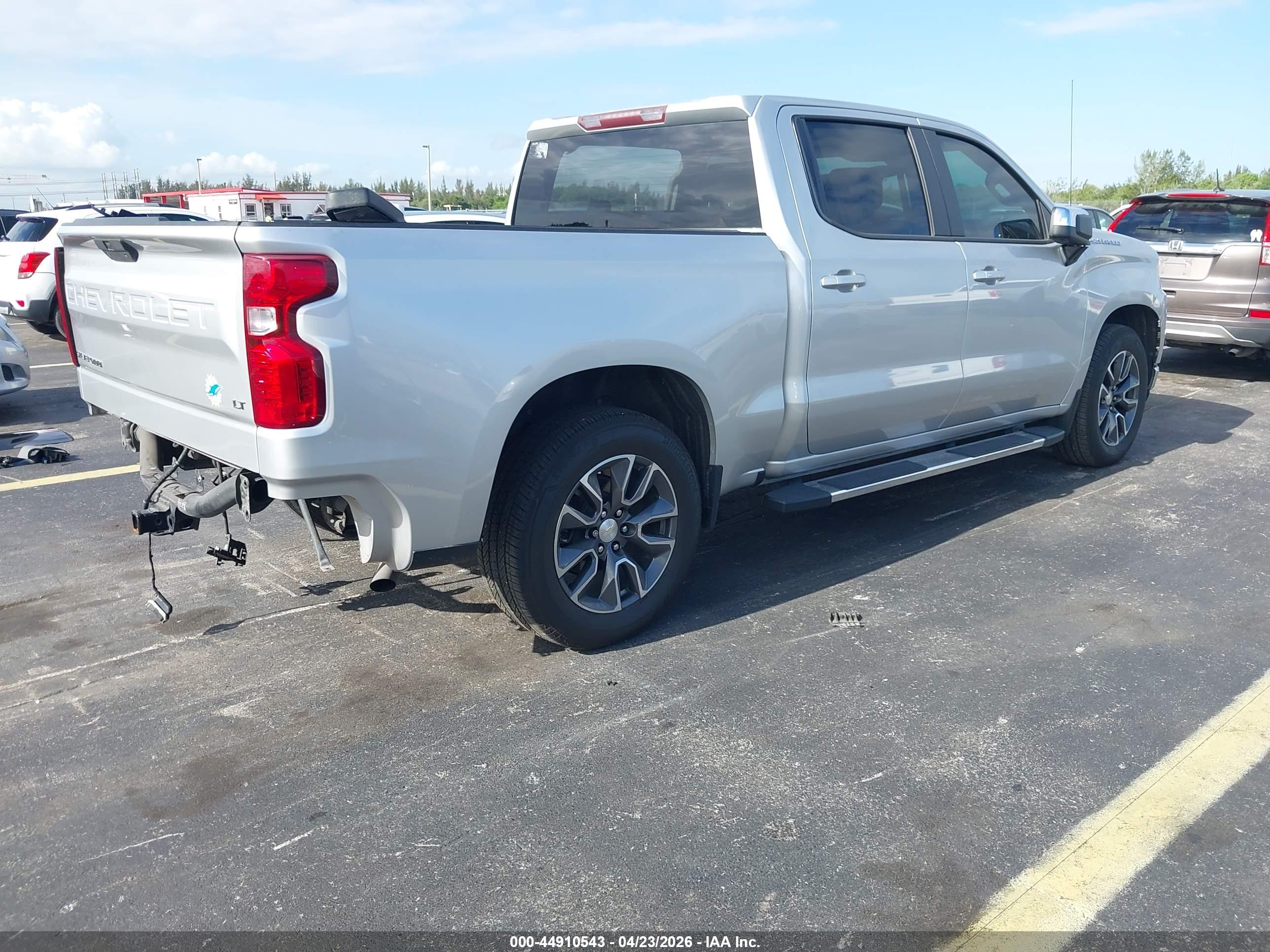 CHEVROLET SILVERADO image 4