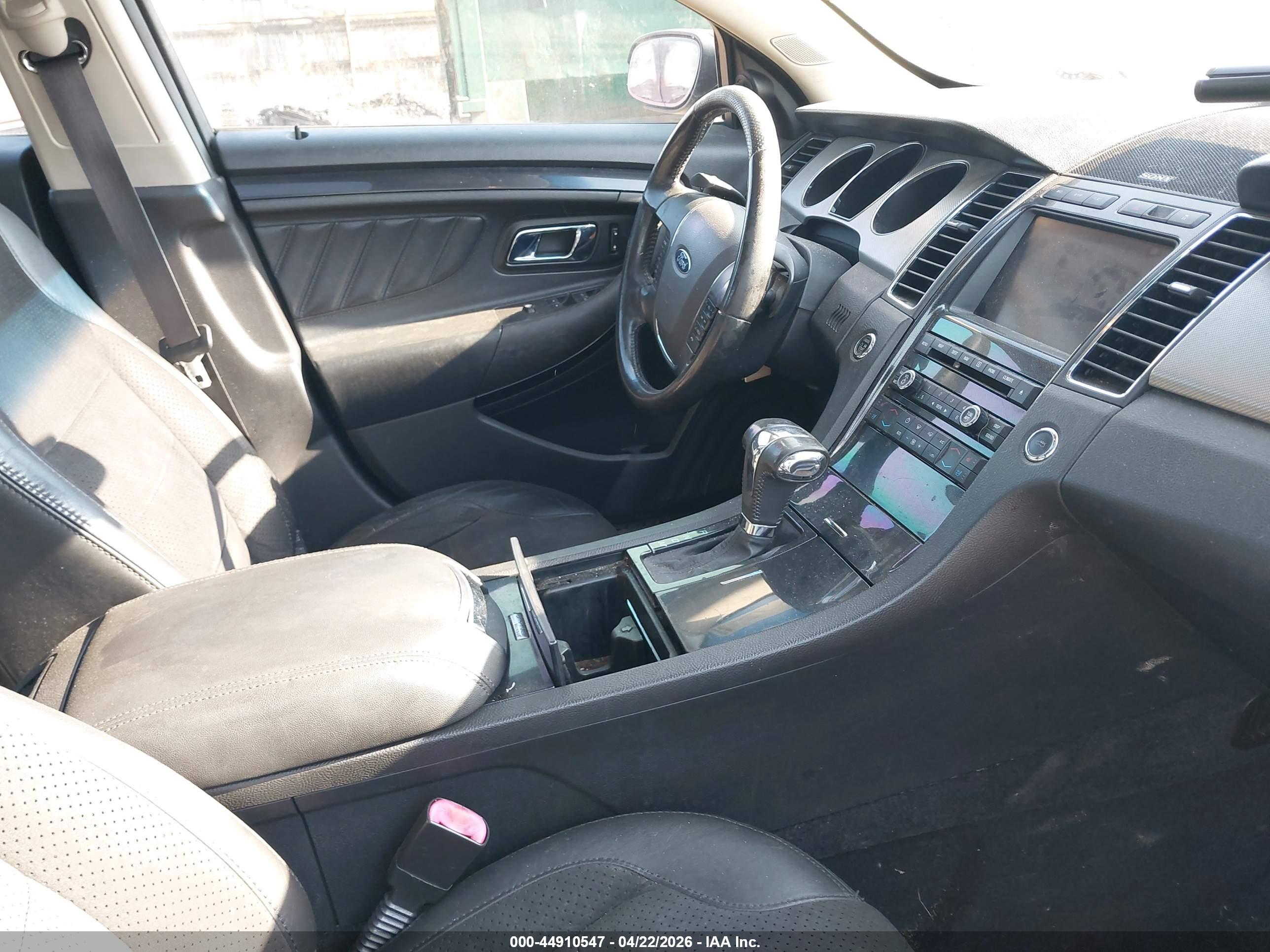 FORD TAURUS image 5