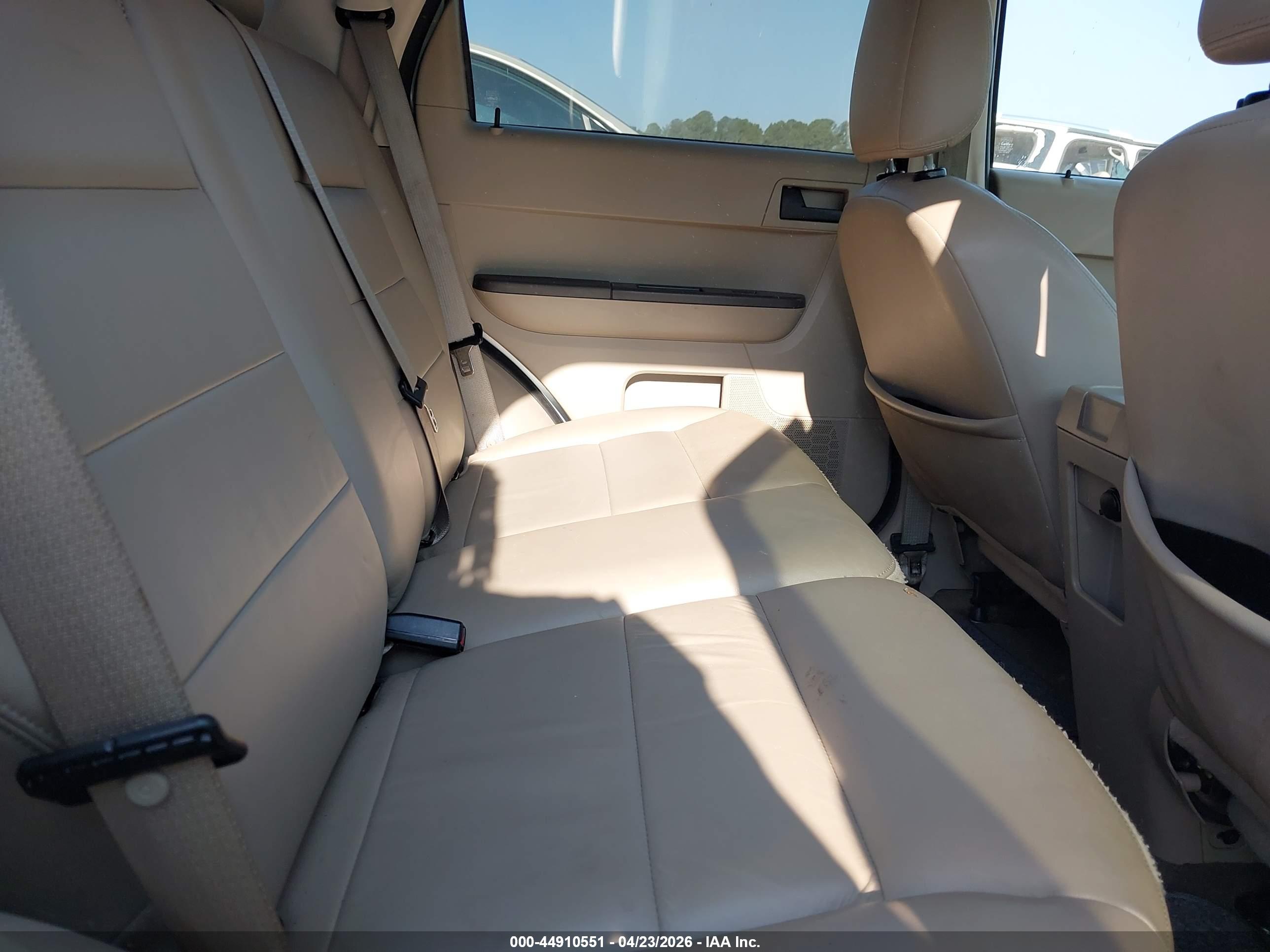 FORD ESCAPE image 8