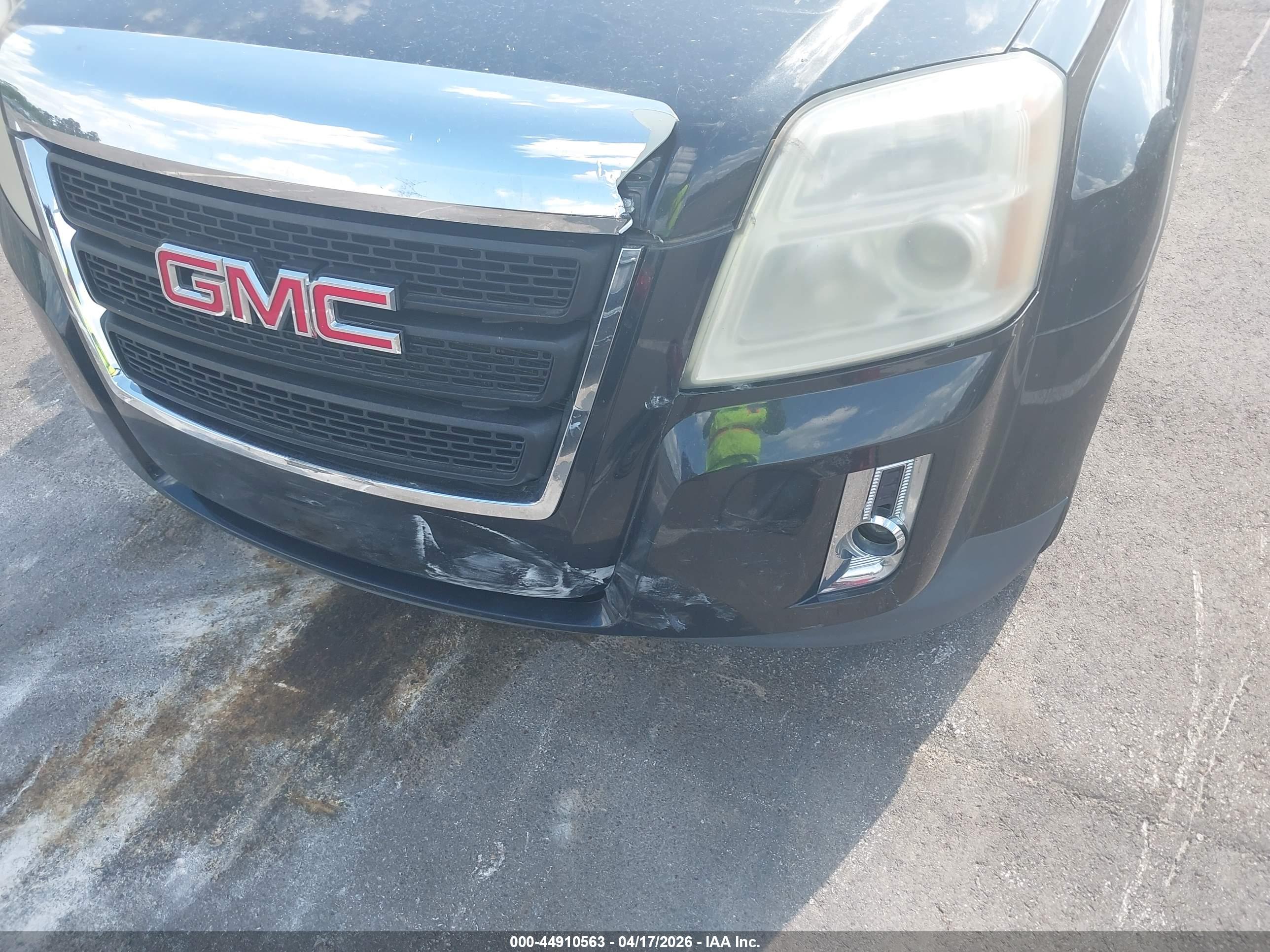 GMC TERRAIN image 6