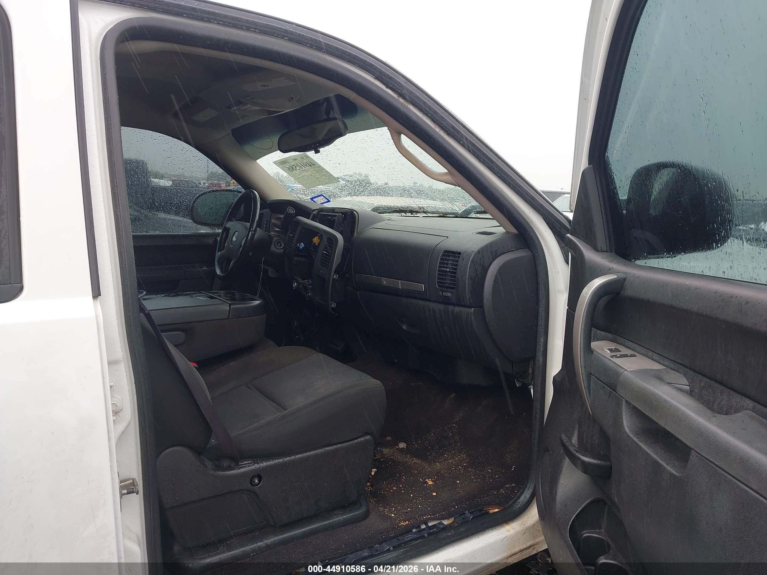 CHEVROLET SILVERADO image 5