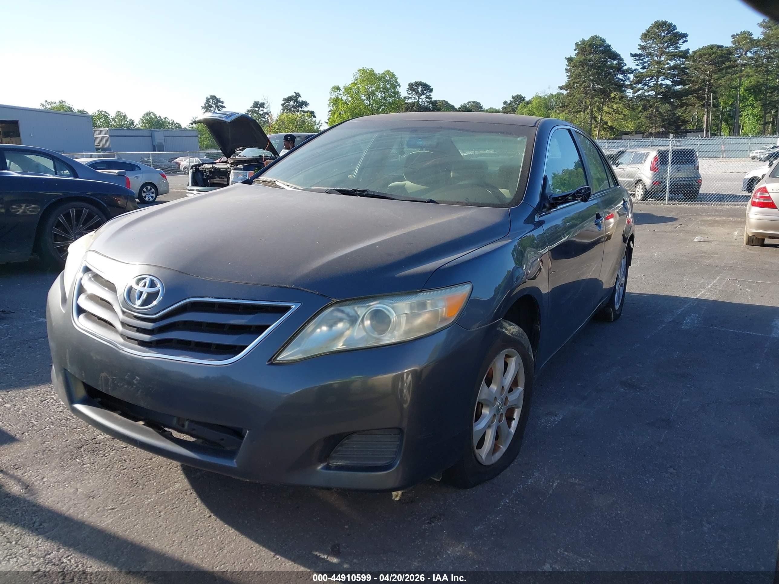TOYOTA CAMRY image 2