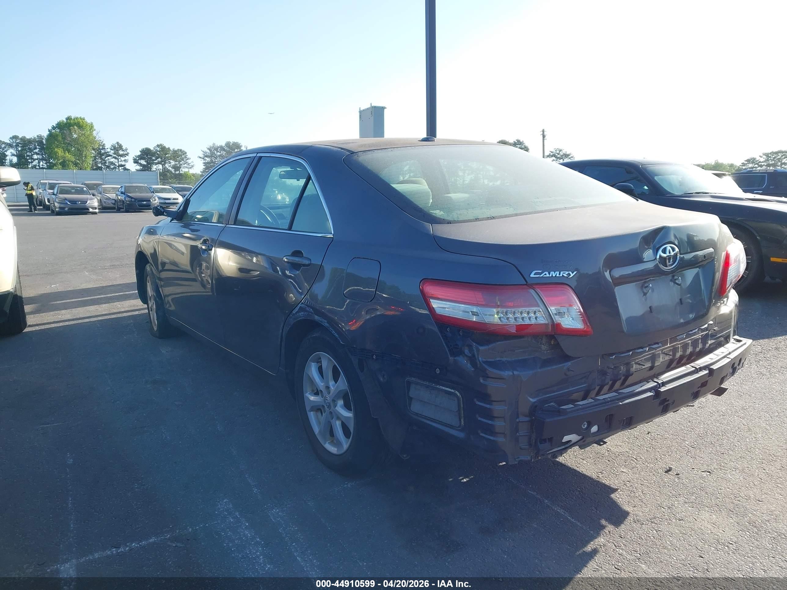 TOYOTA CAMRY image 3